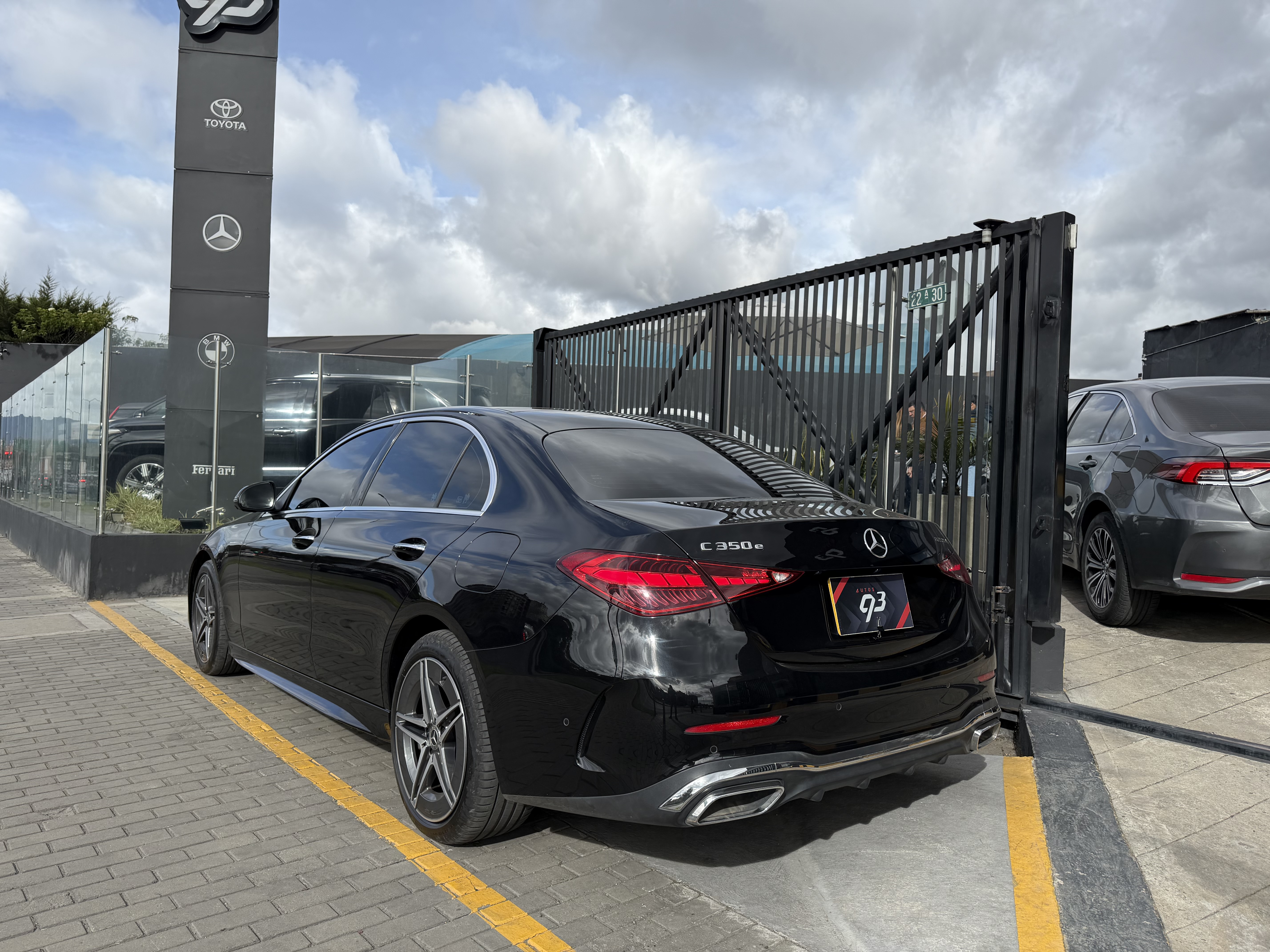 MERCEDES-BENZ C350E 2024