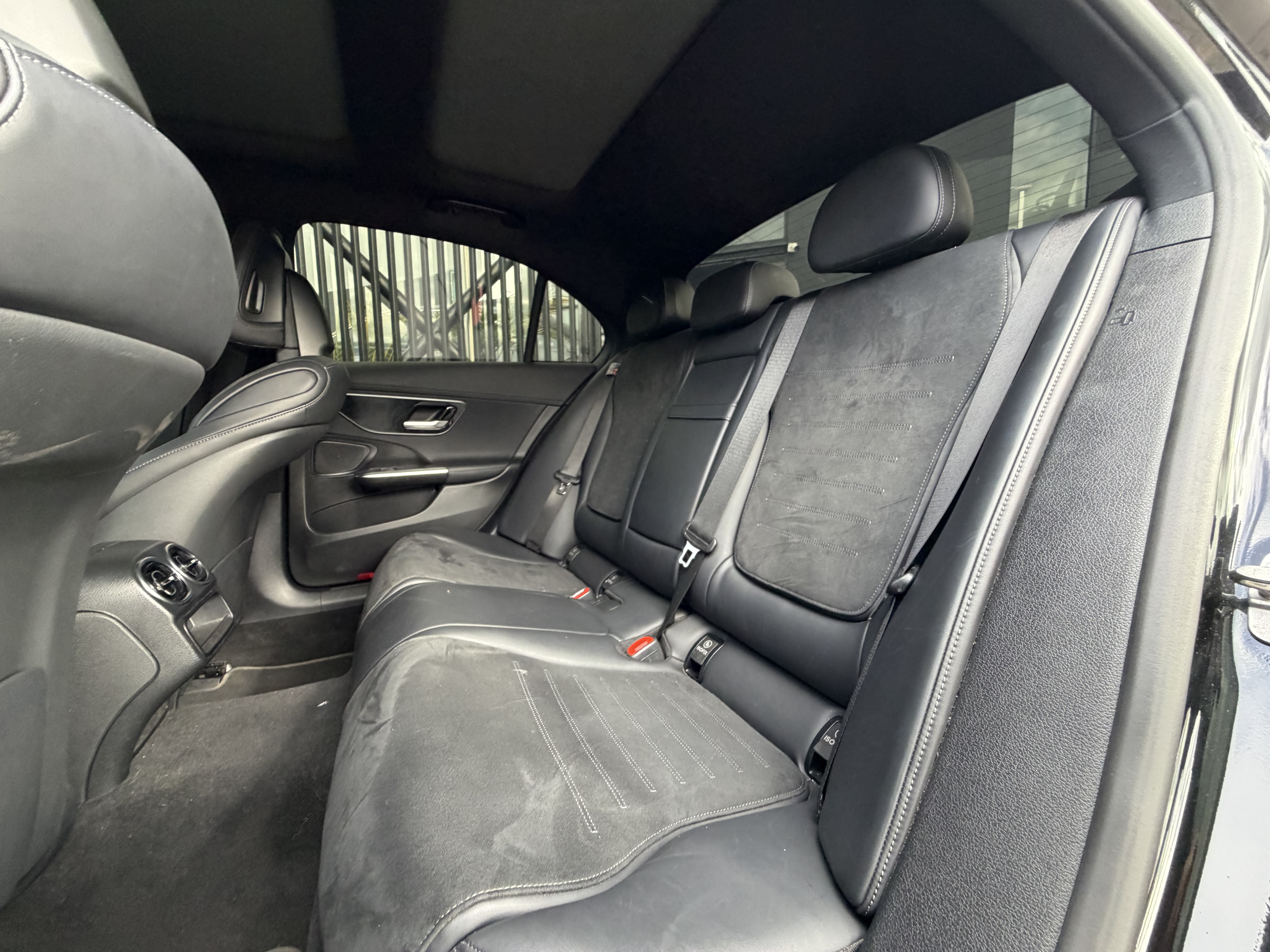MERCEDES-BENZ C350E 2024