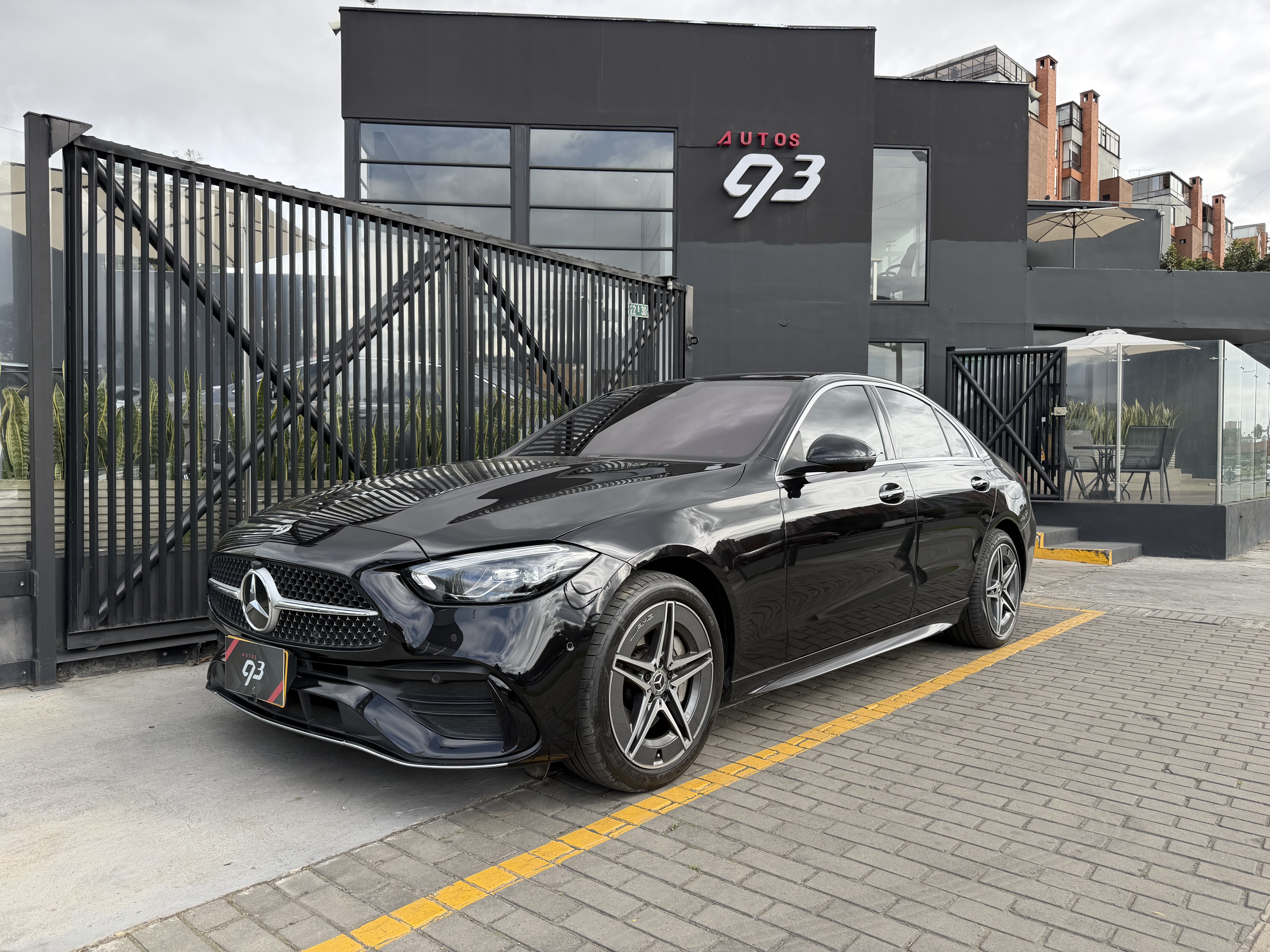 MERCEDES-BENZ C350E 2024
