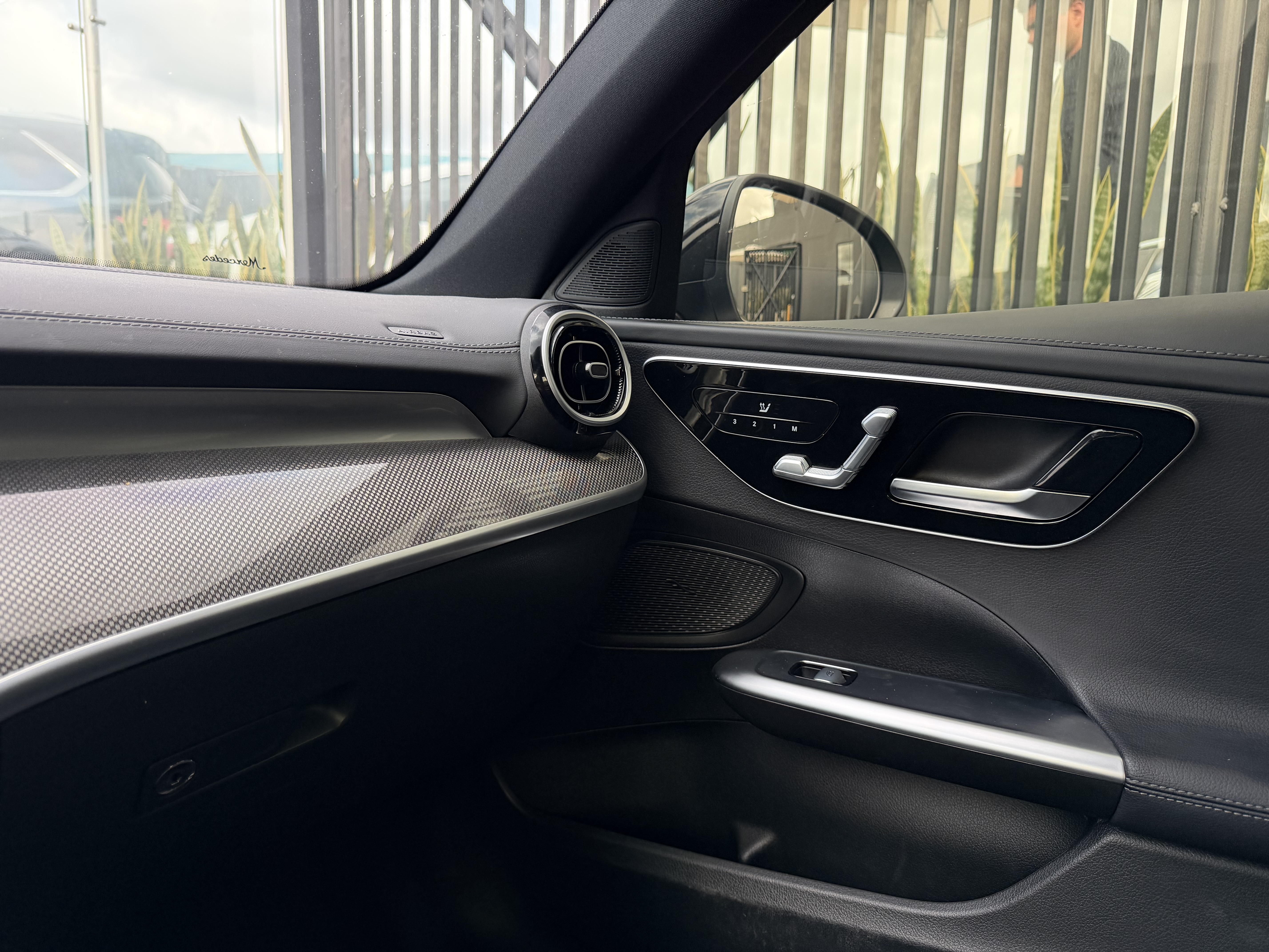 MERCEDES-BENZ C350E 2024