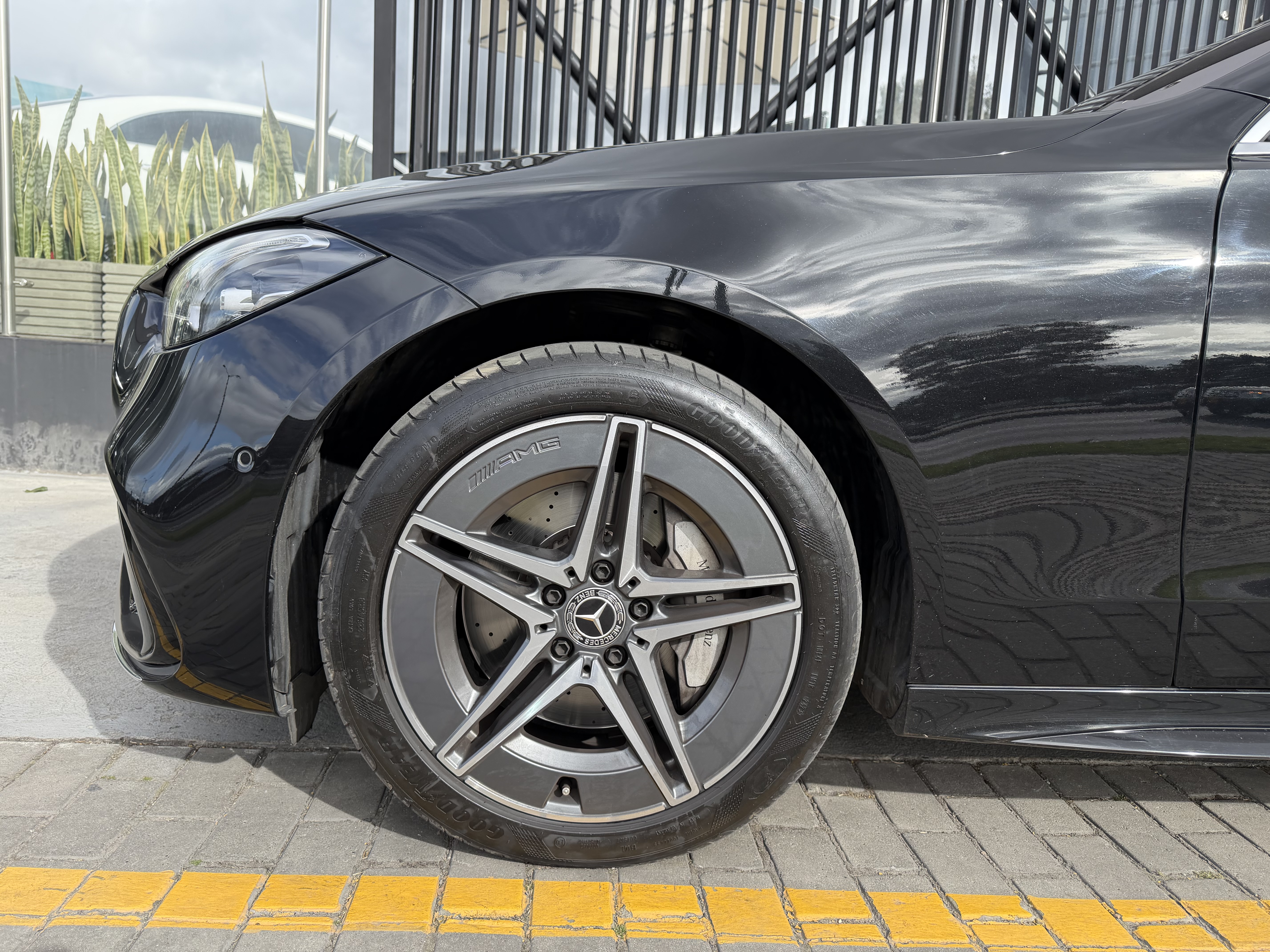 MERCEDES-BENZ C350E 2024