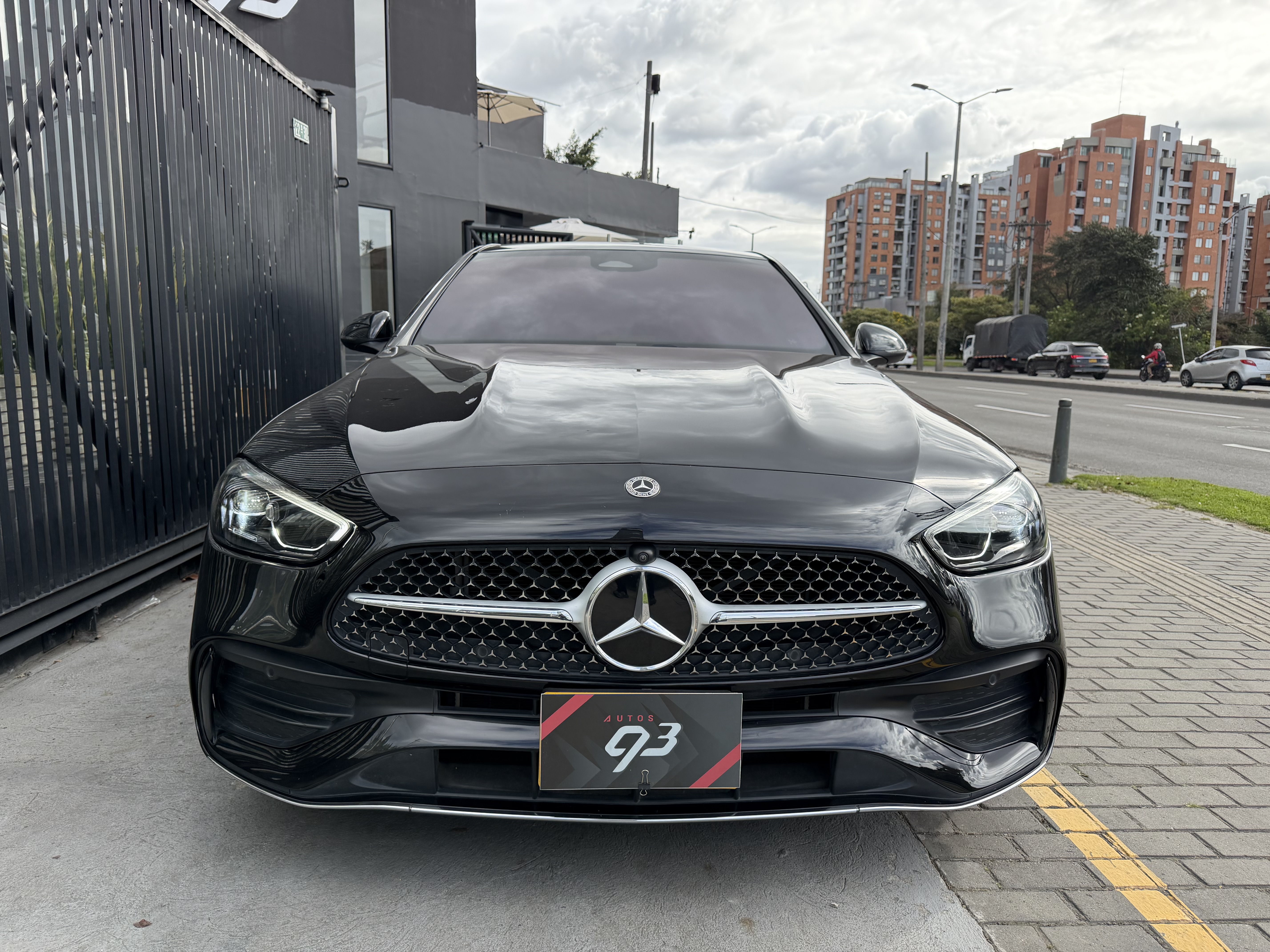 MERCEDES-BENZ C350E 2024