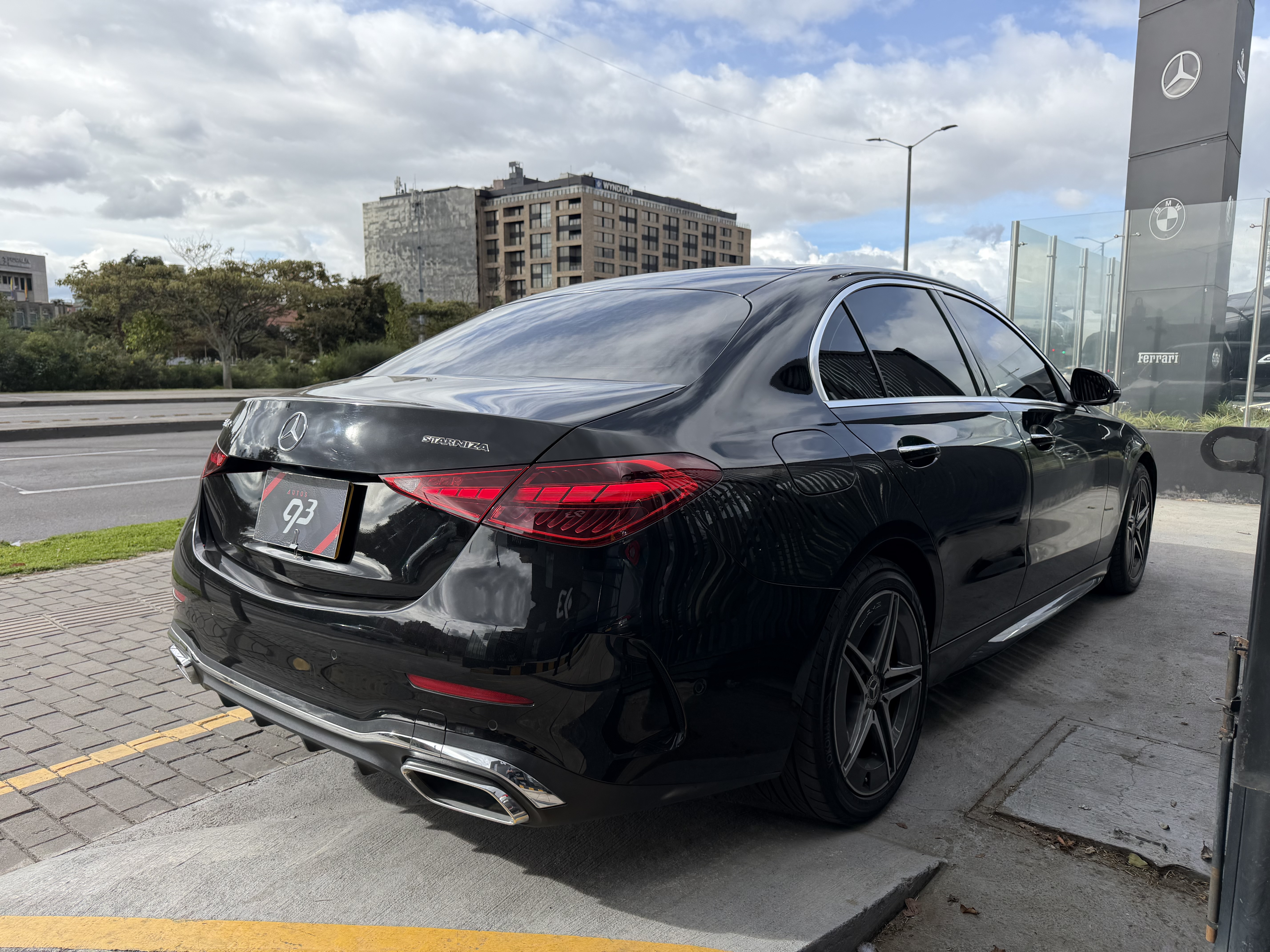 MERCEDES-BENZ C350E 2024