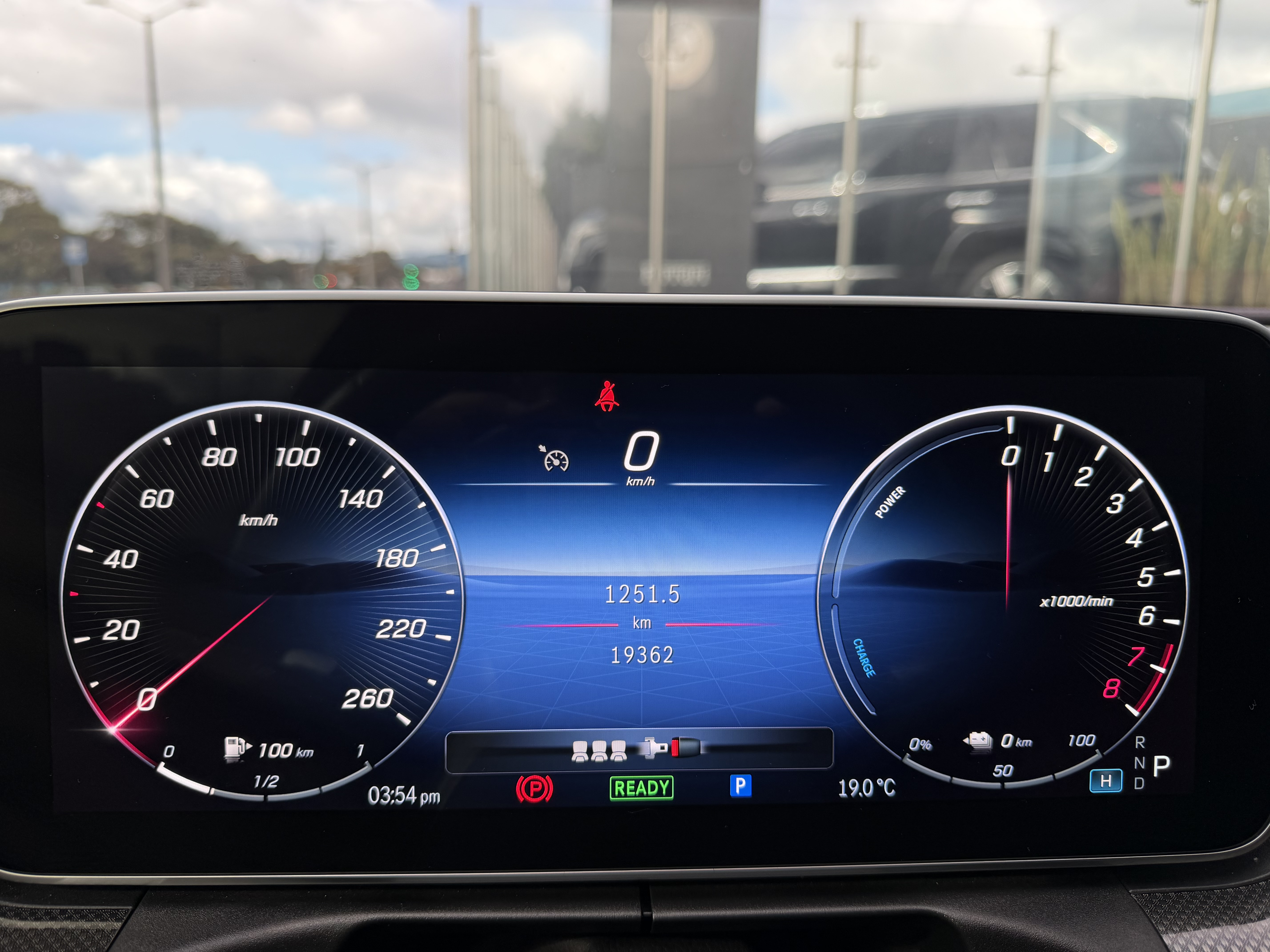 MERCEDES-BENZ C350E 2024