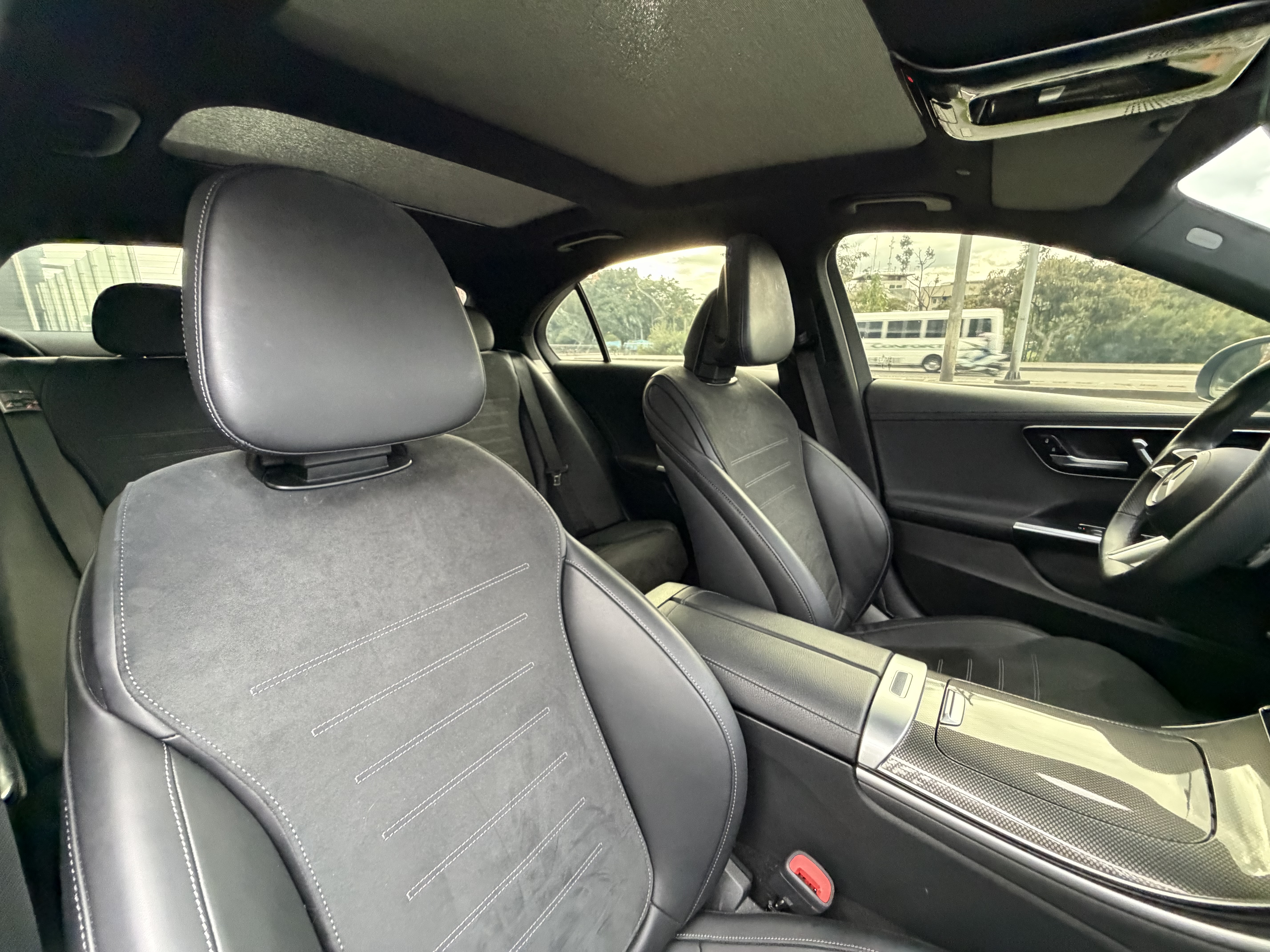 MERCEDES-BENZ C350E 2024