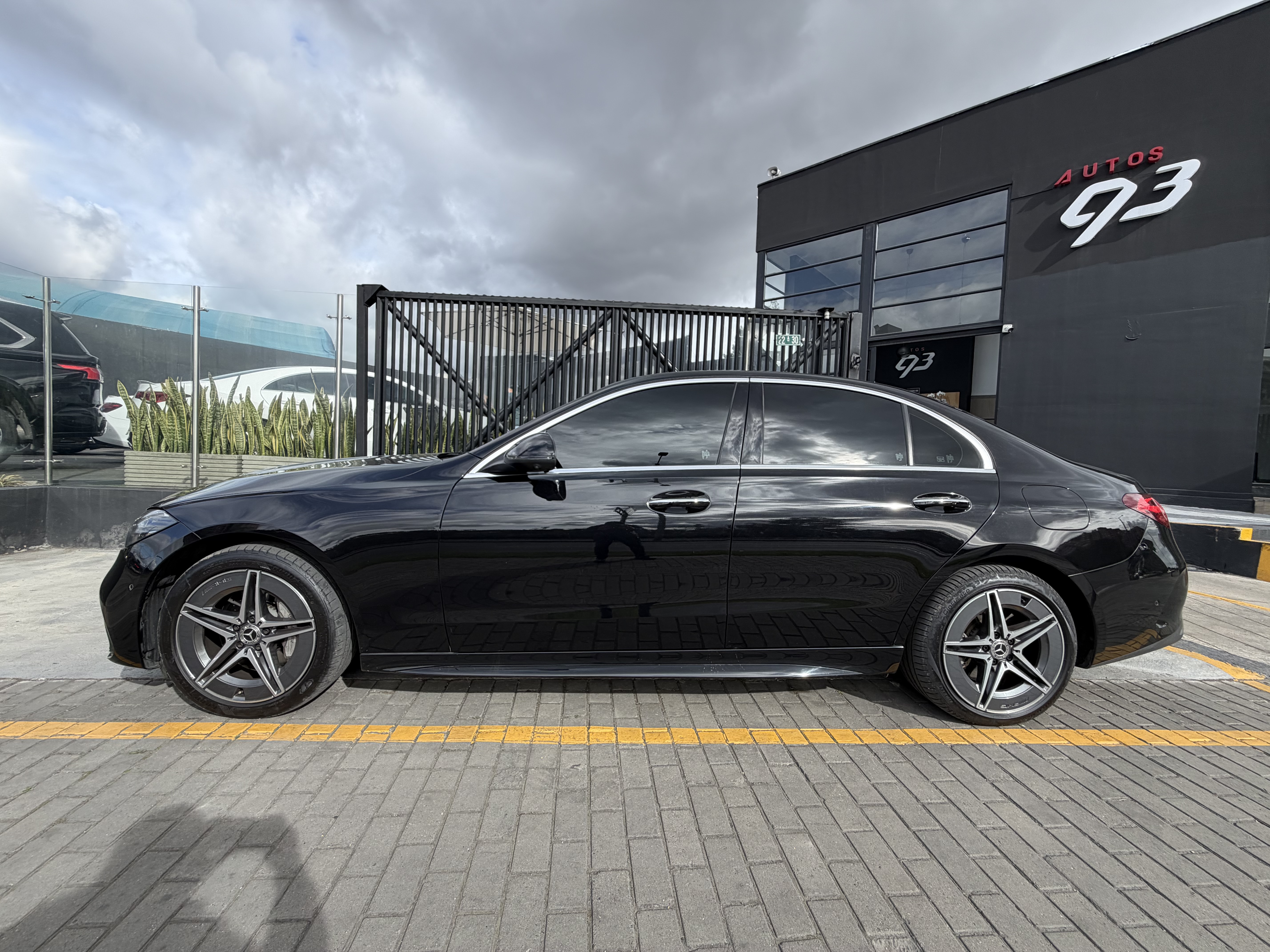 MERCEDES-BENZ C350E 2024