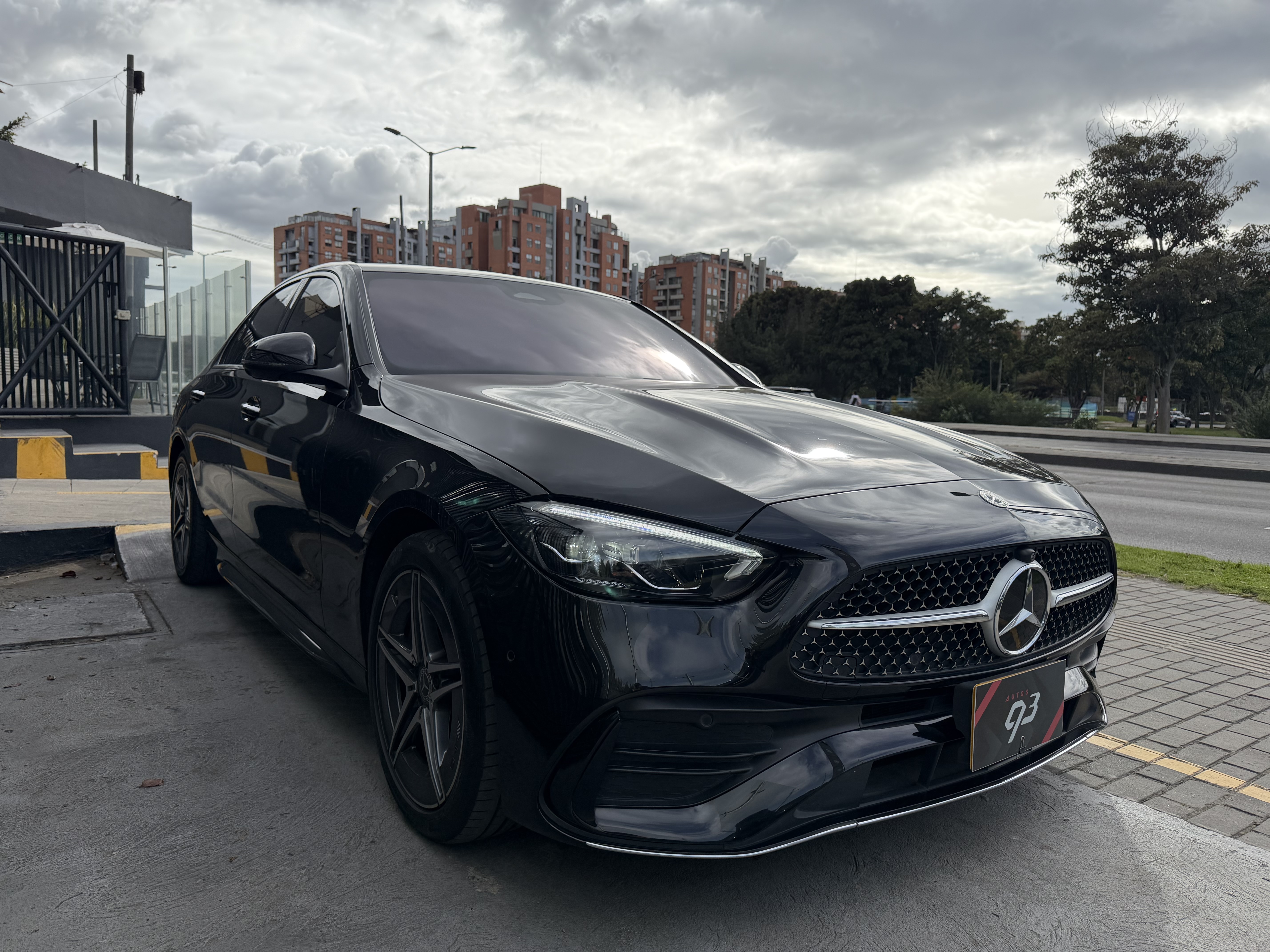 MERCEDES-BENZ C350E 2024