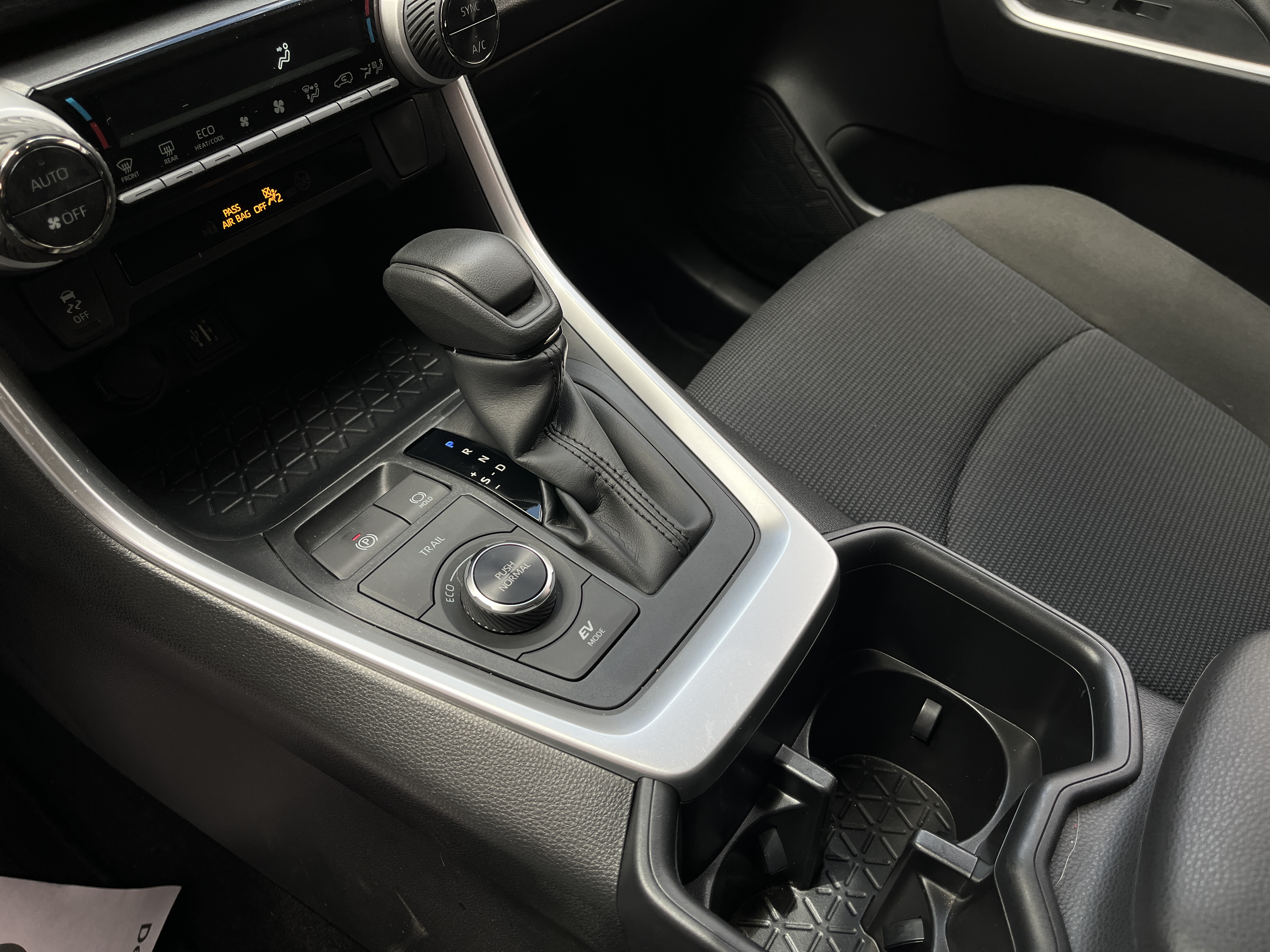TOYOTA RAV4 2024