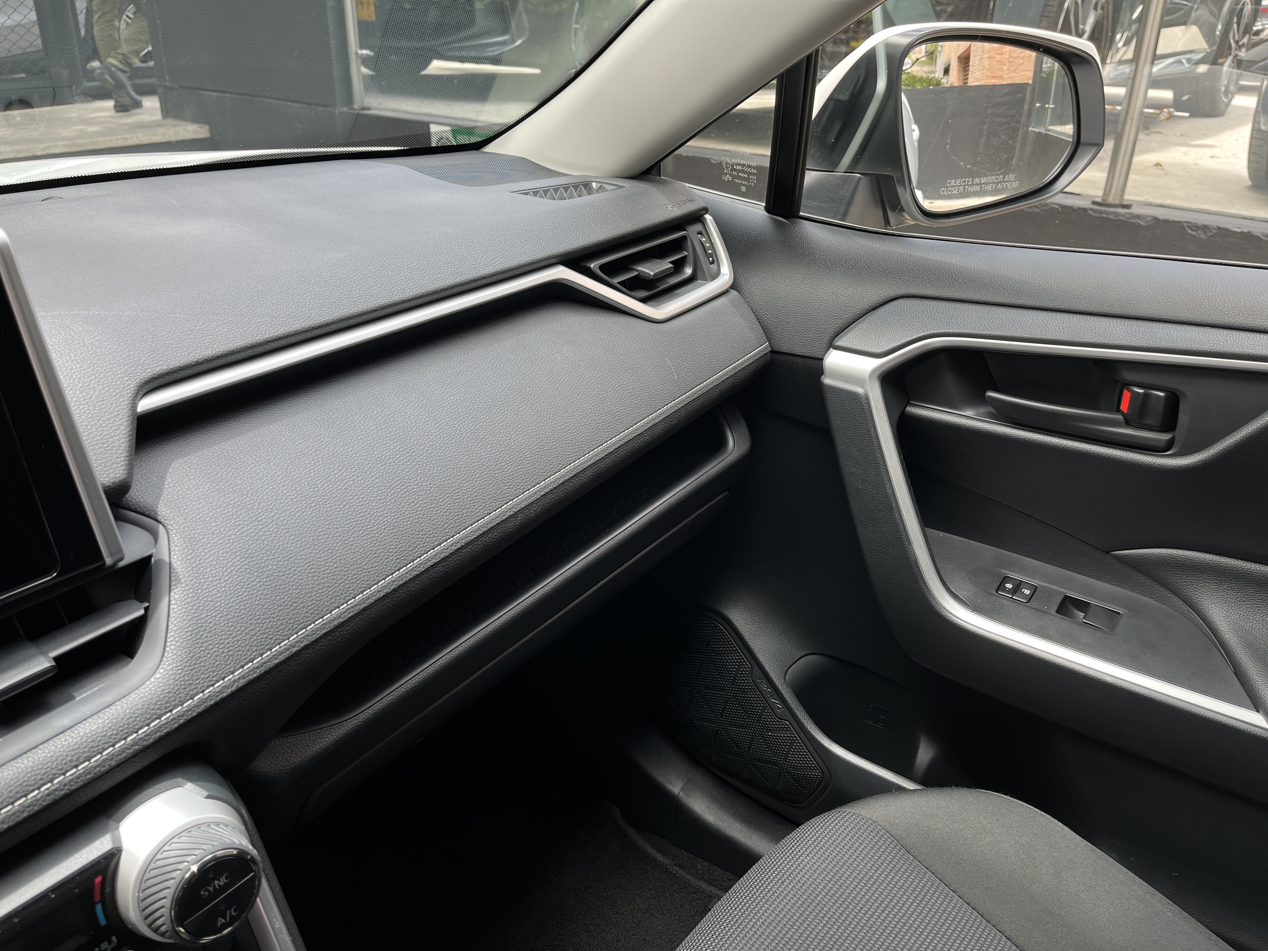 TOYOTA RAV4 2024