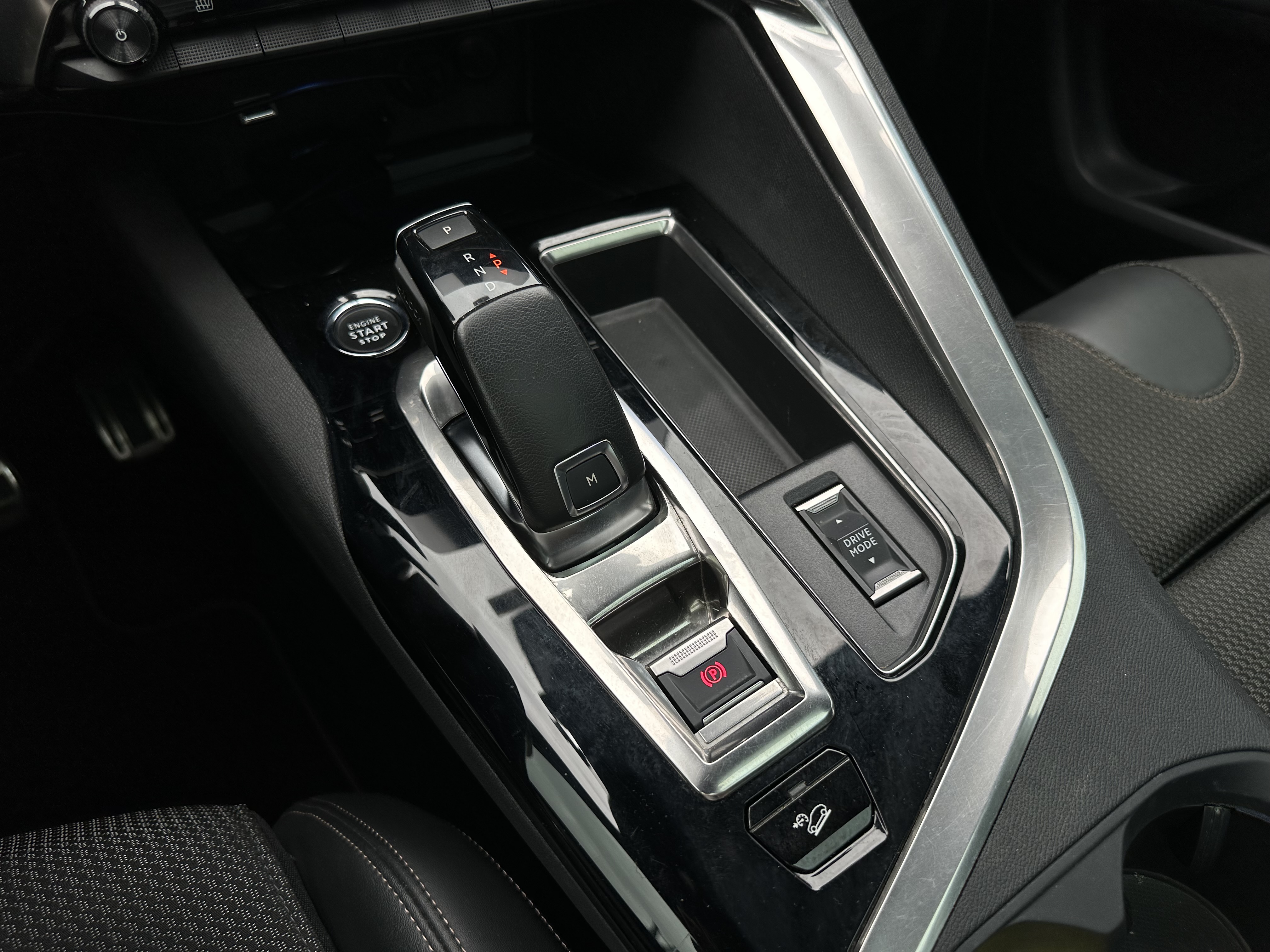 PEUGEOT 3008 1600 2023