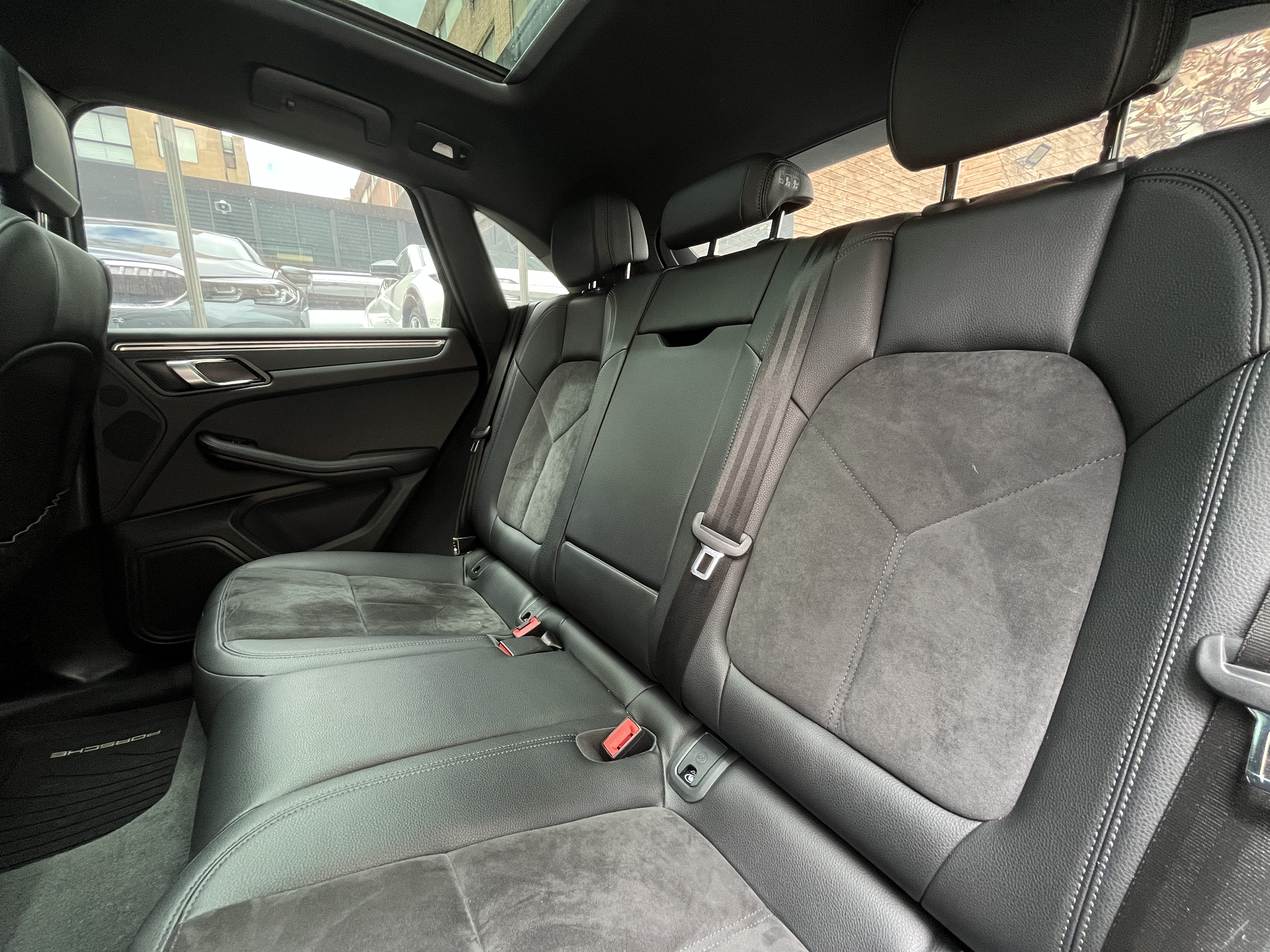 PORSCHE MACAN 2021