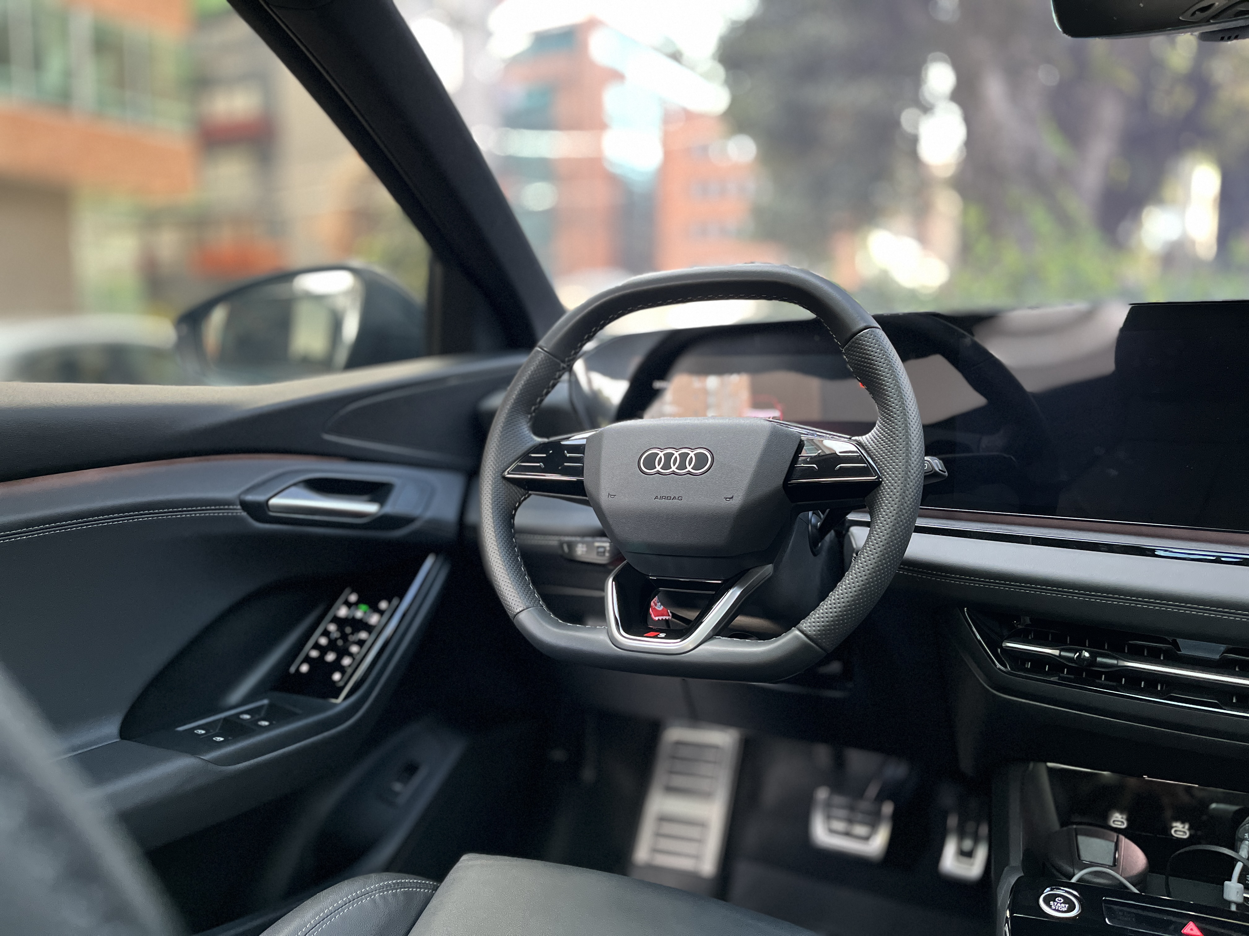 AUDI Q6 E-TRON 2025