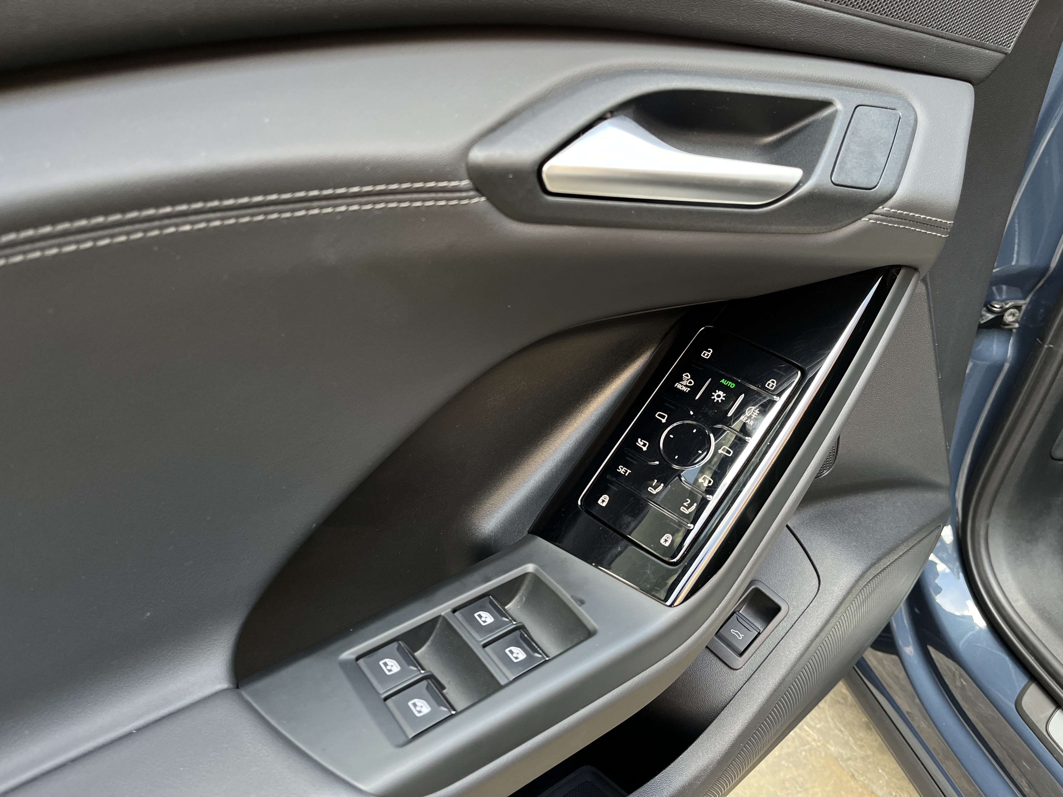 AUDI Q6 E-TRON 2025