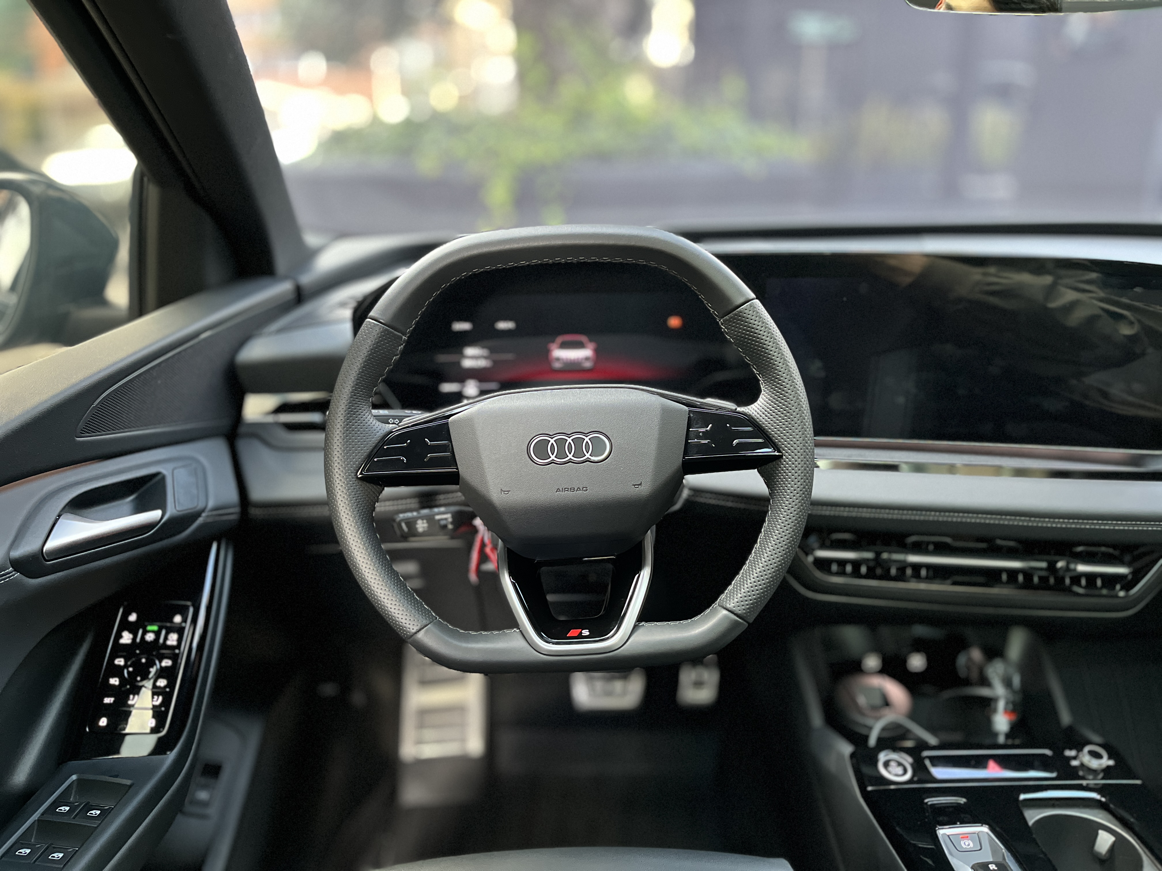 AUDI Q6 E-TRON 2025
