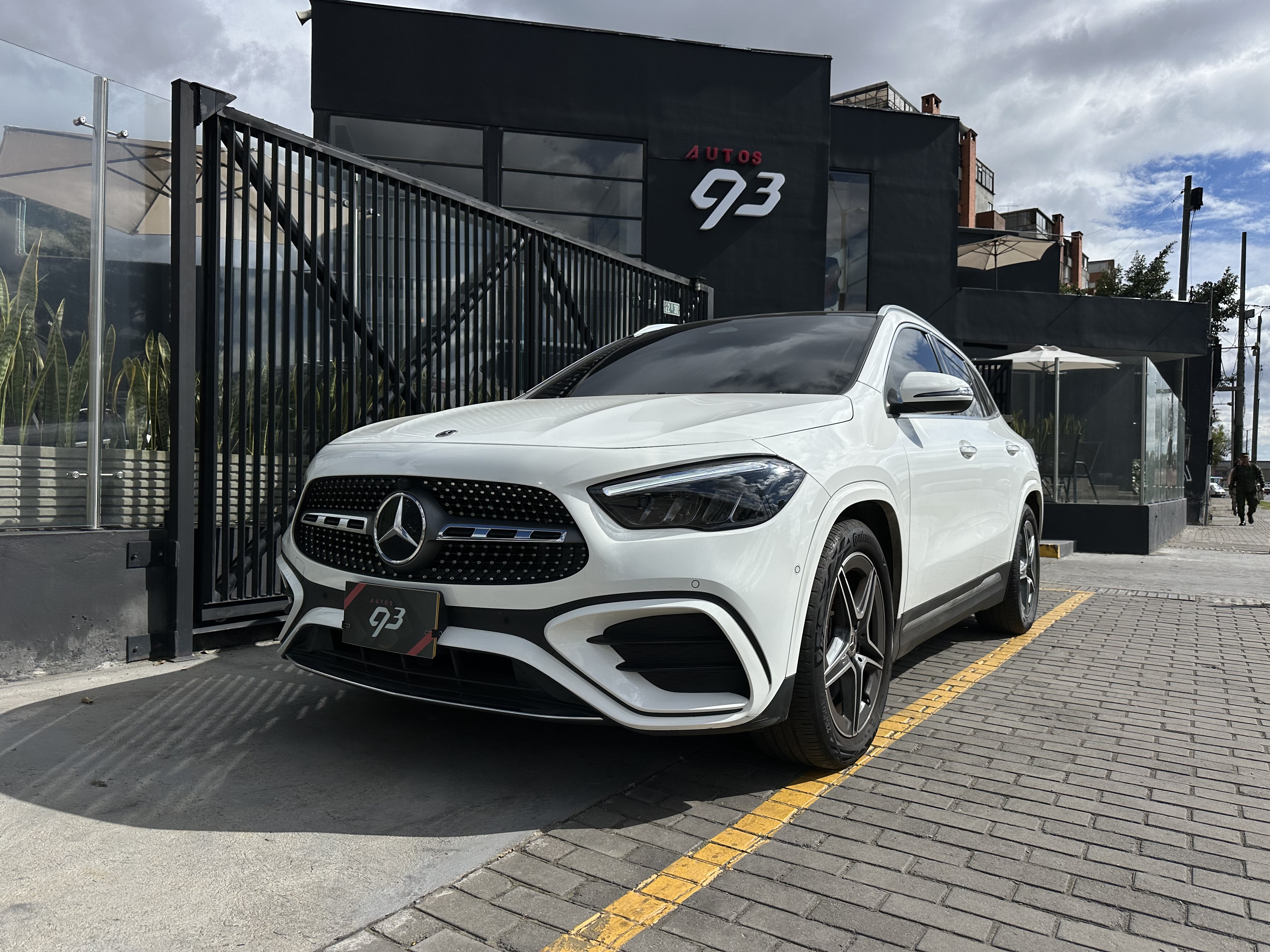 MERCEDES-BENZ GLA250 4MATIC 2025