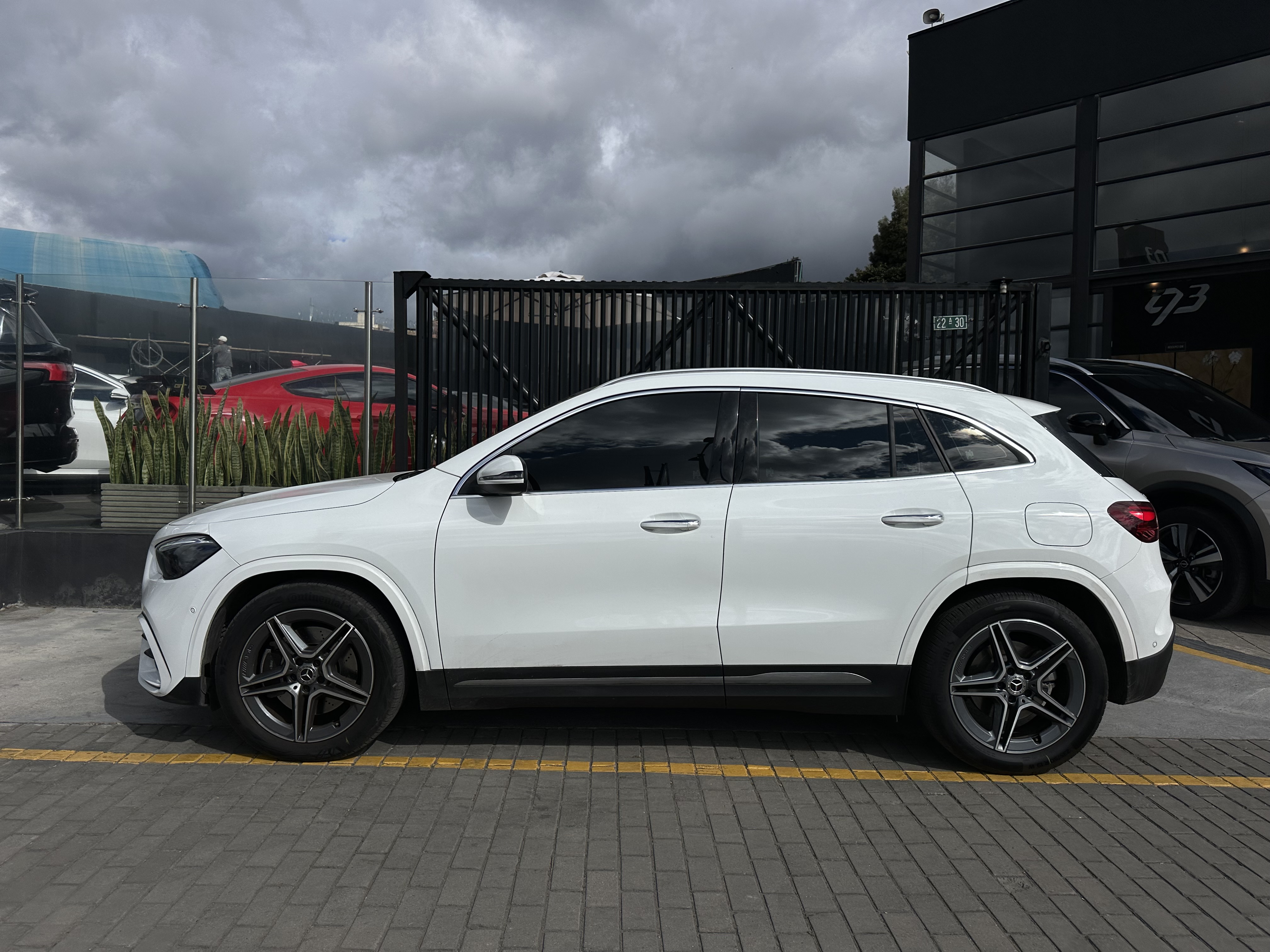 MERCEDES-BENZ GLA250 4MATIC 2025