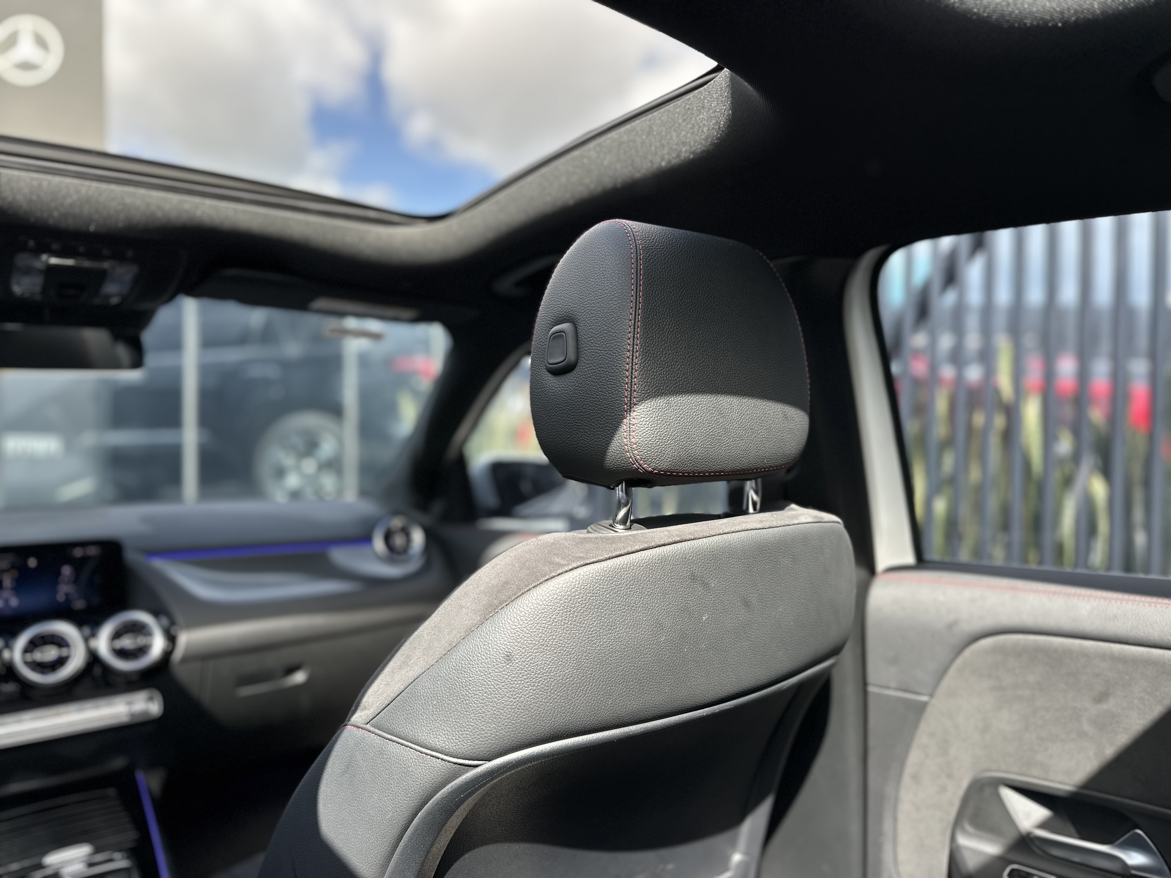 MERCEDES-BENZ GLA250 4MATIC 2025