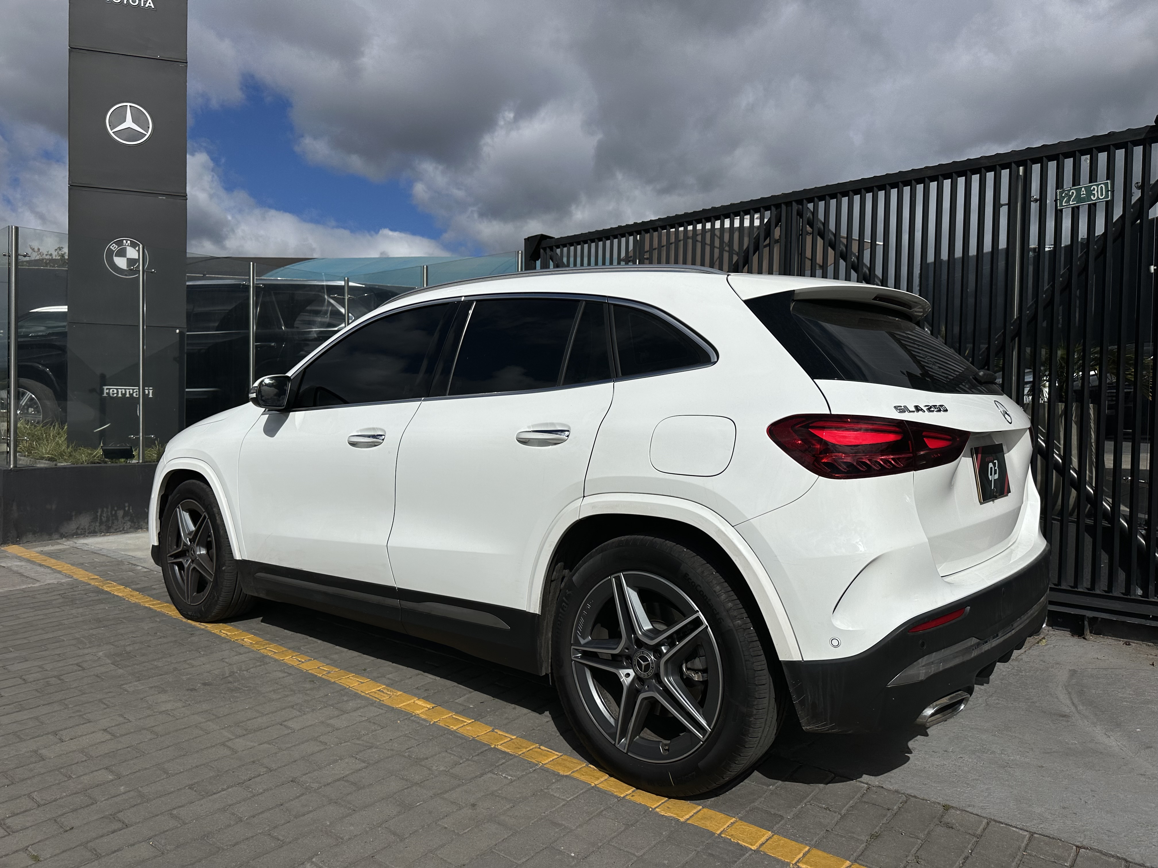 MERCEDES-BENZ GLA250 4MATIC 2025