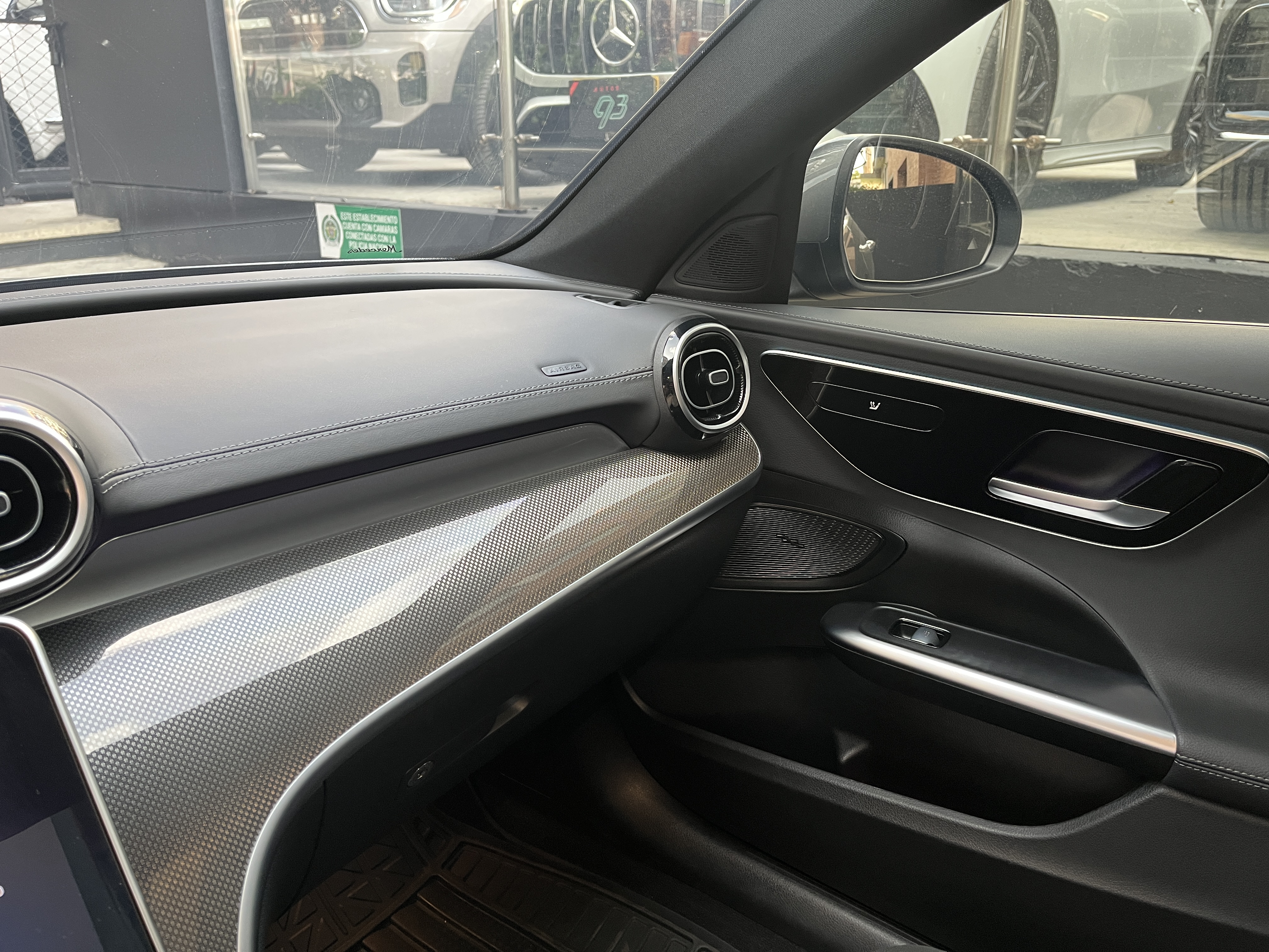 MERCEDES-BENZ C200 2025
