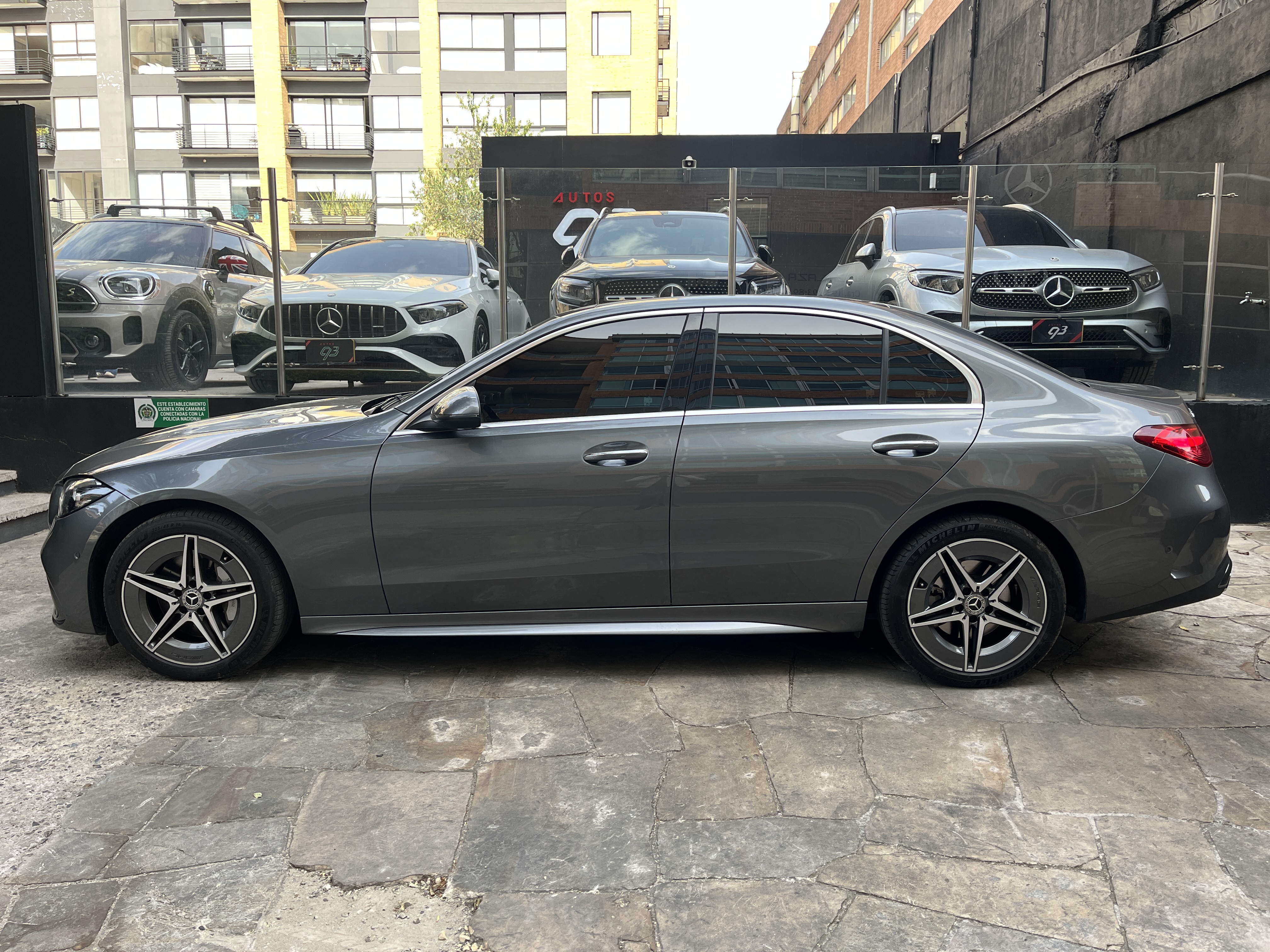 MERCEDES-BENZ C200 2025