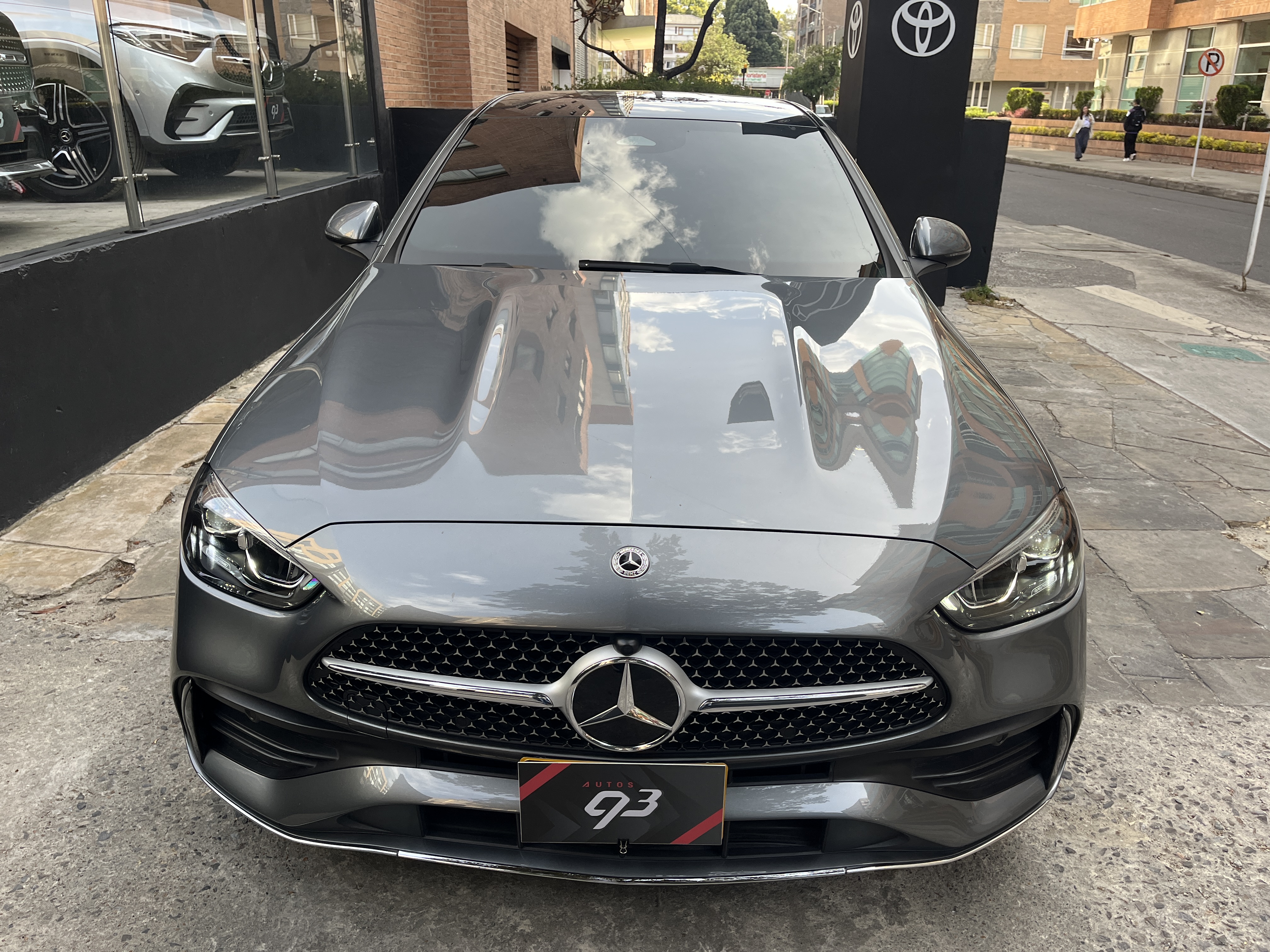 MERCEDES-BENZ C200 2025