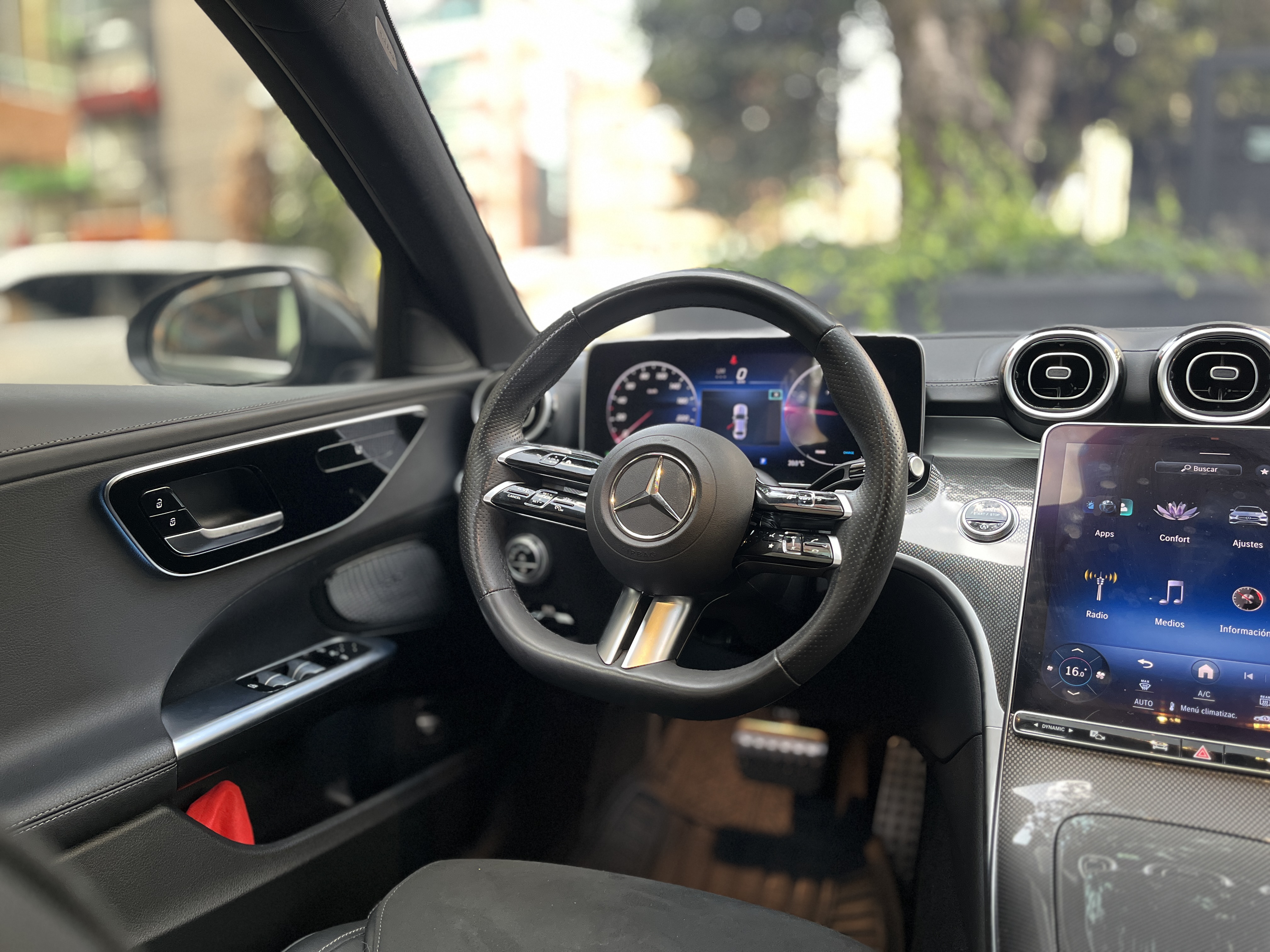 MERCEDES-BENZ C200 2025