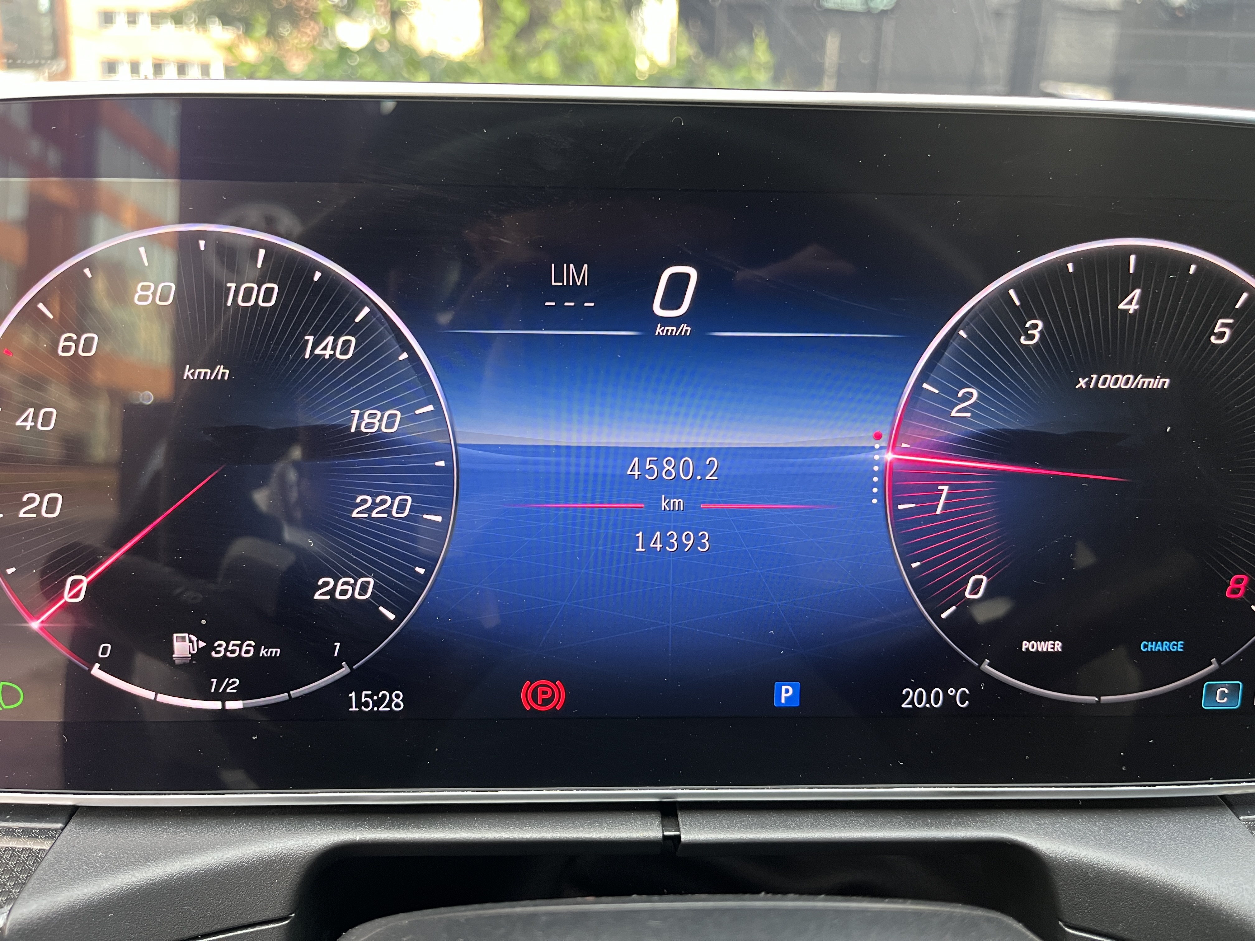 MERCEDES-BENZ C200 2025