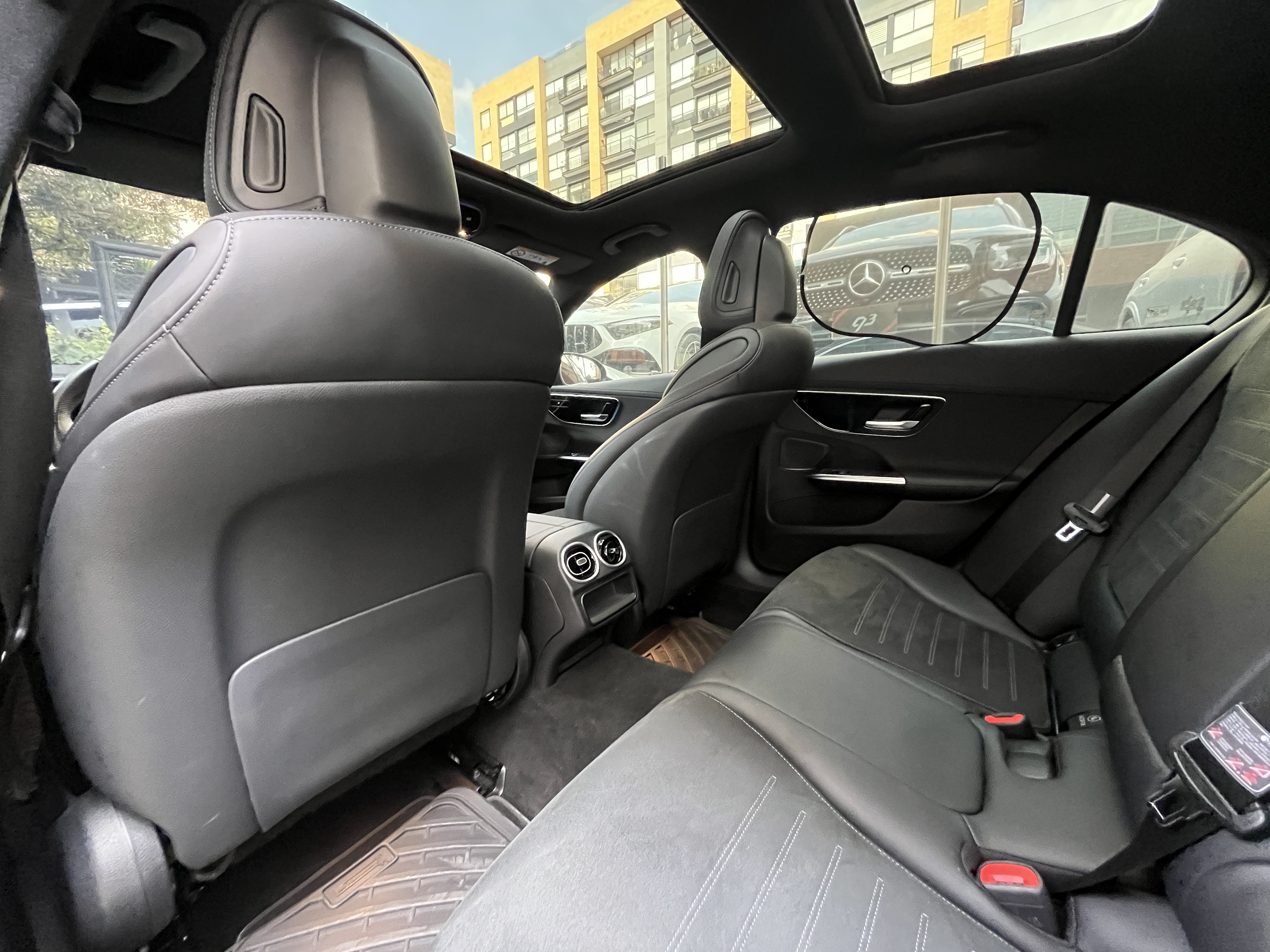 MERCEDES-BENZ C200 2025