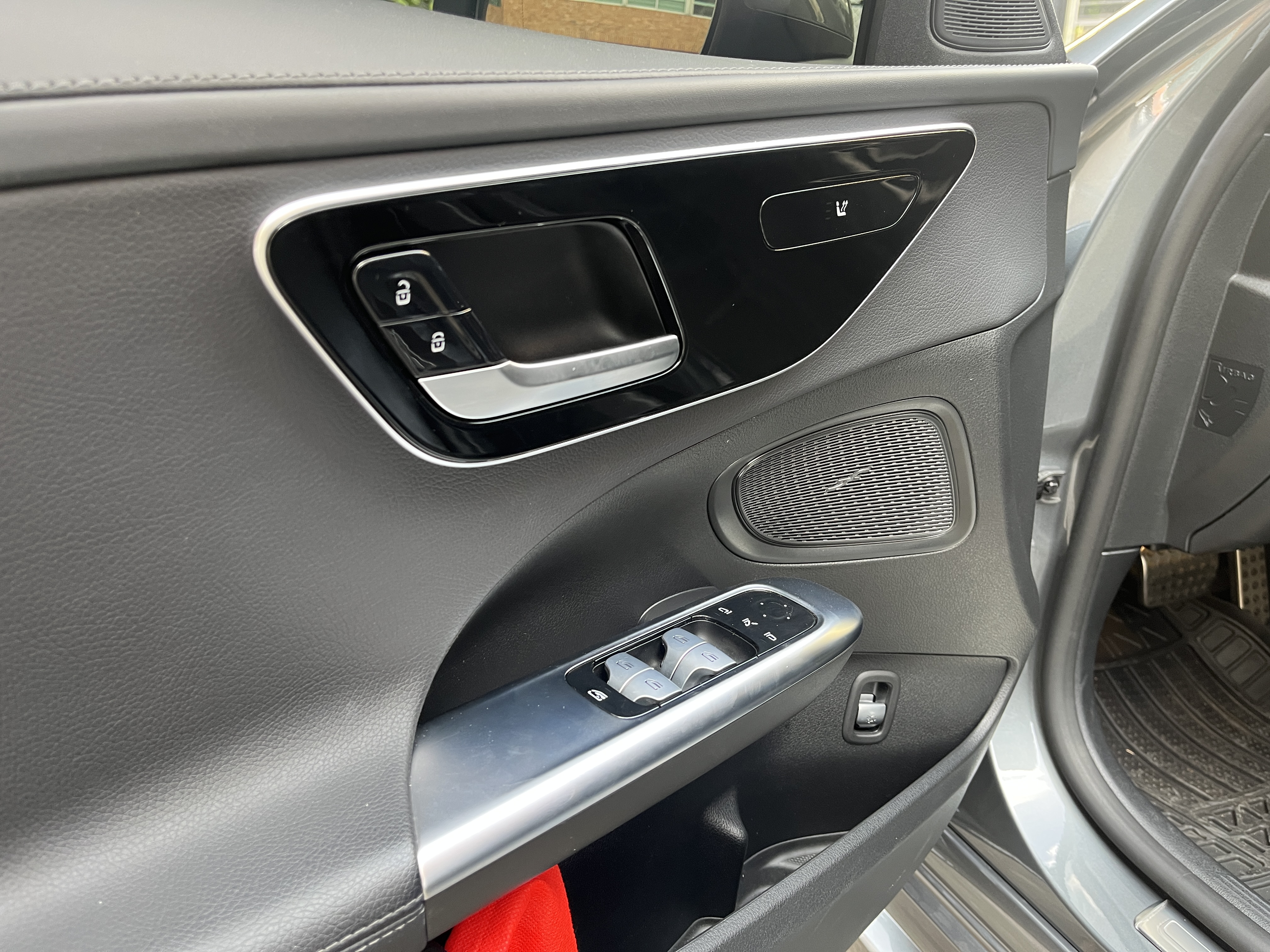 MERCEDES-BENZ C200 2025
