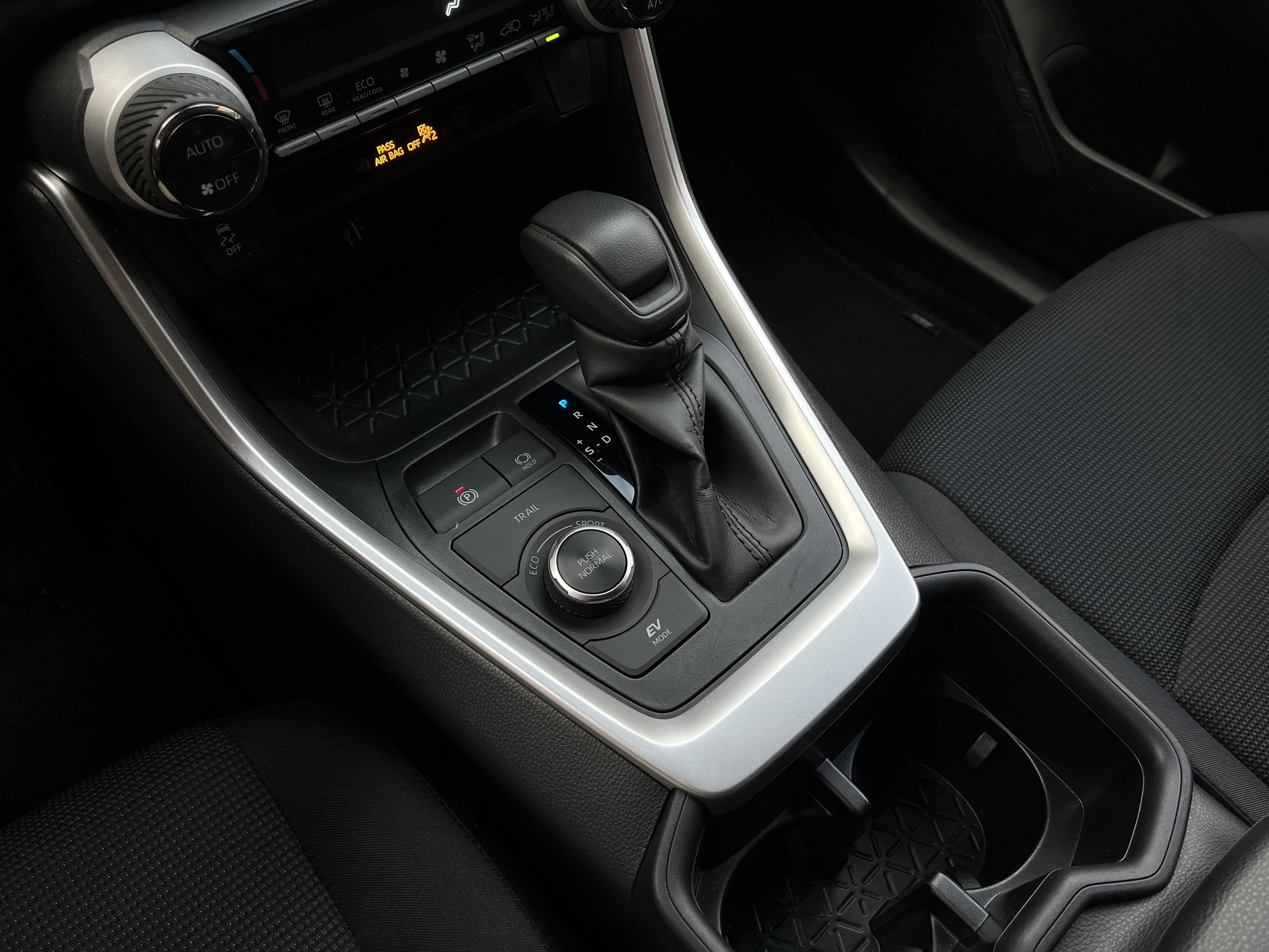TOYOTA RAV4 2024