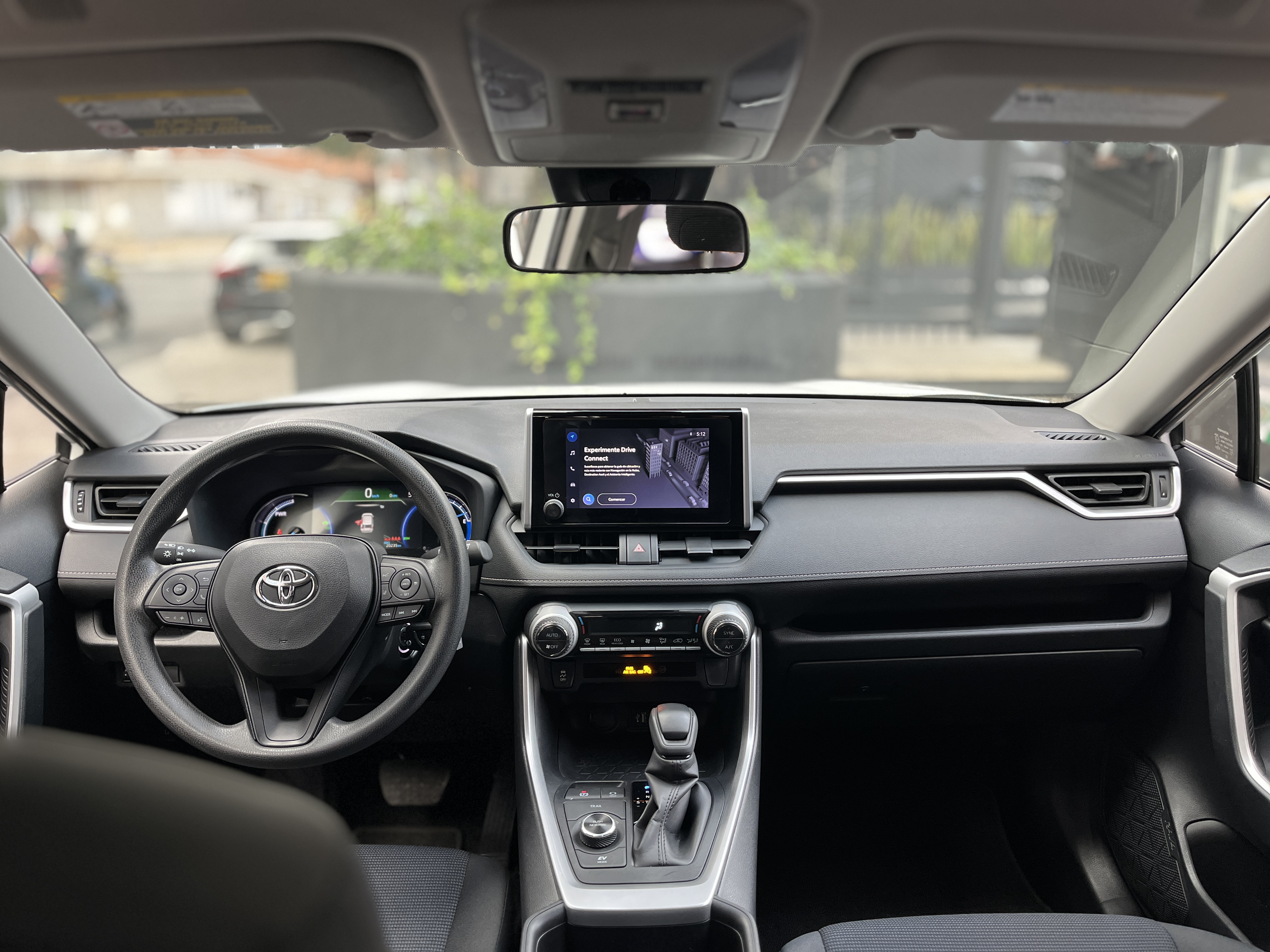 TOYOTA RAV4 2024