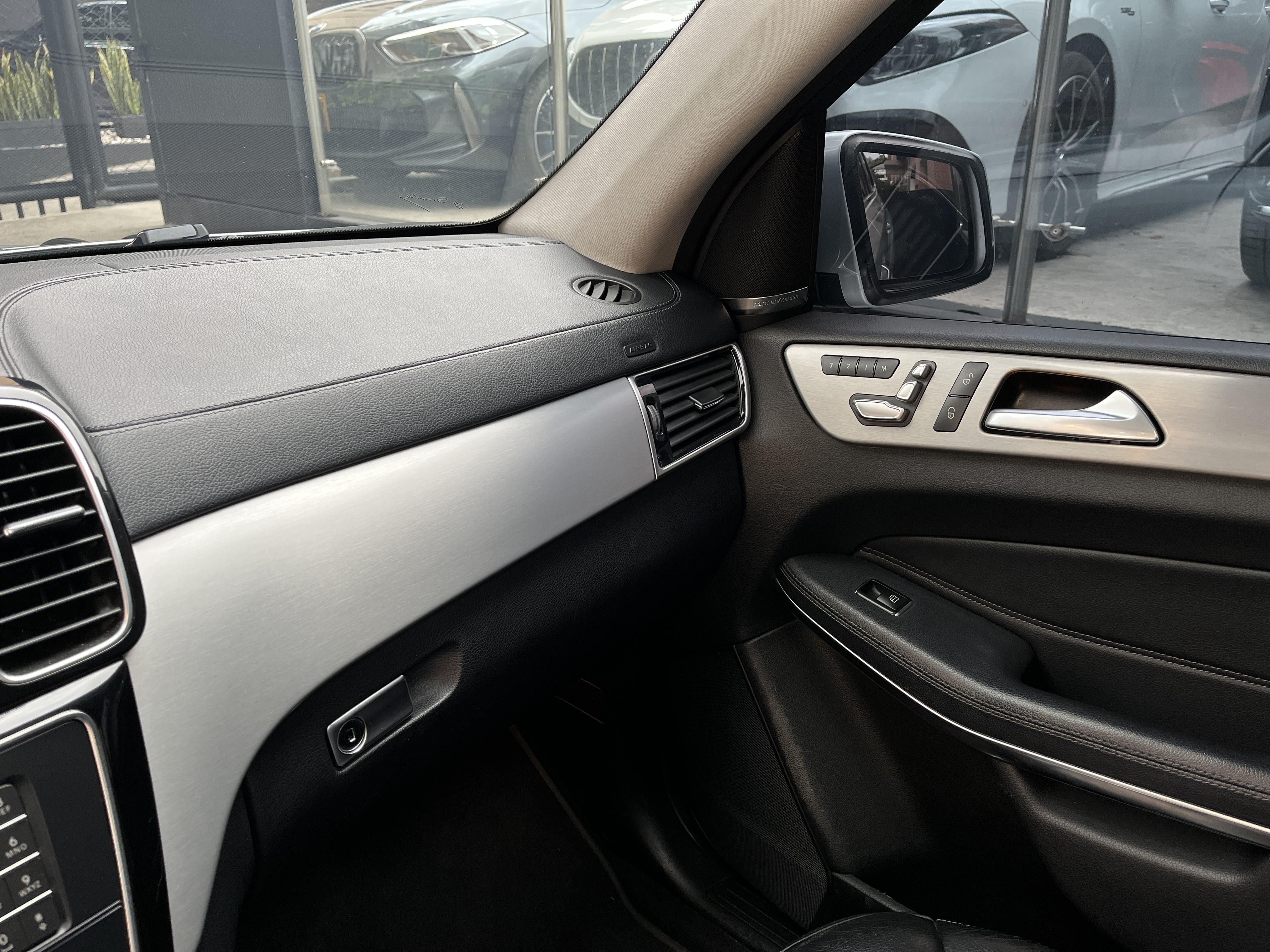 MERCEDES-BENZ GLS500 2019