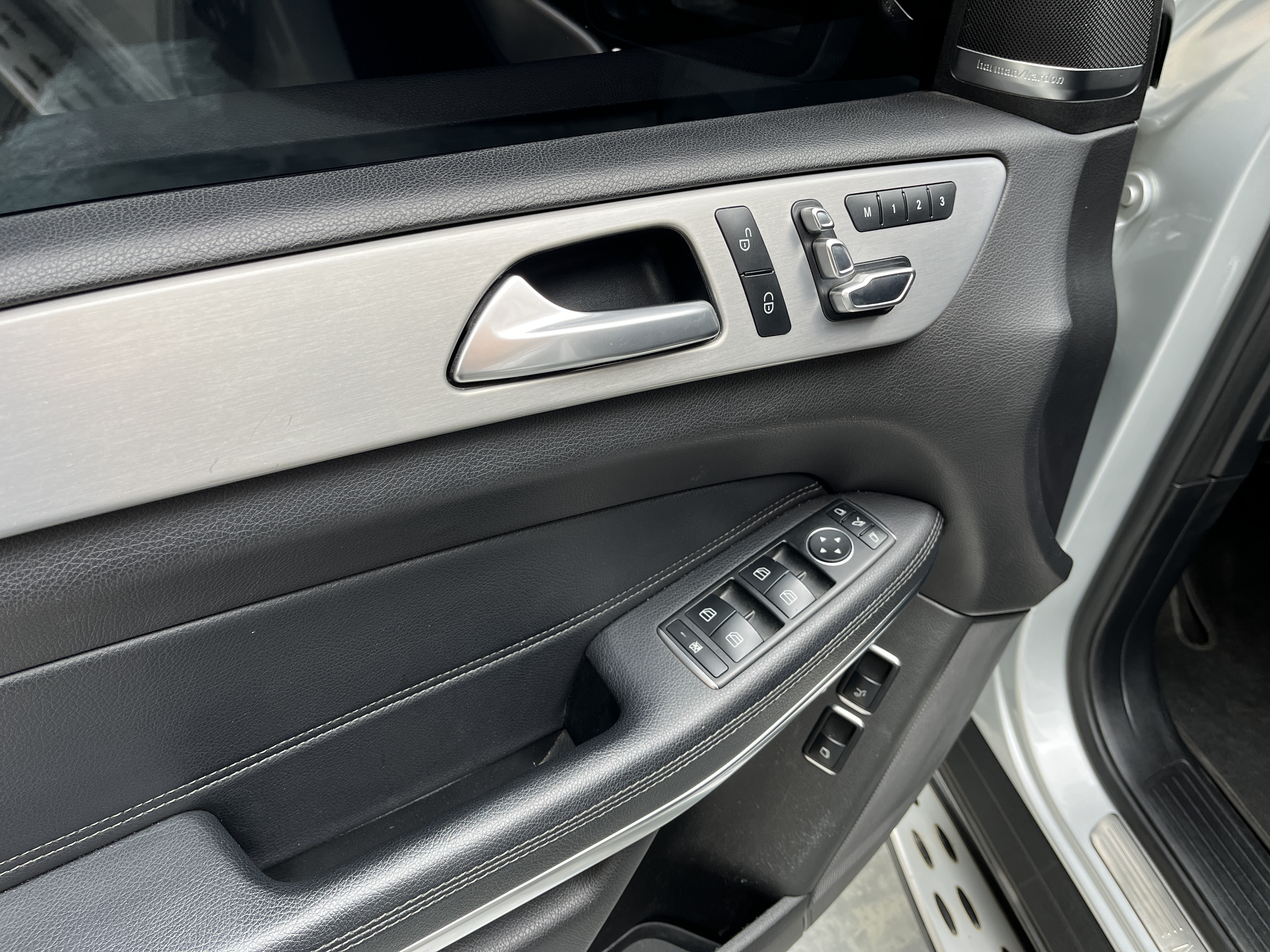 MERCEDES-BENZ GLS500 2019