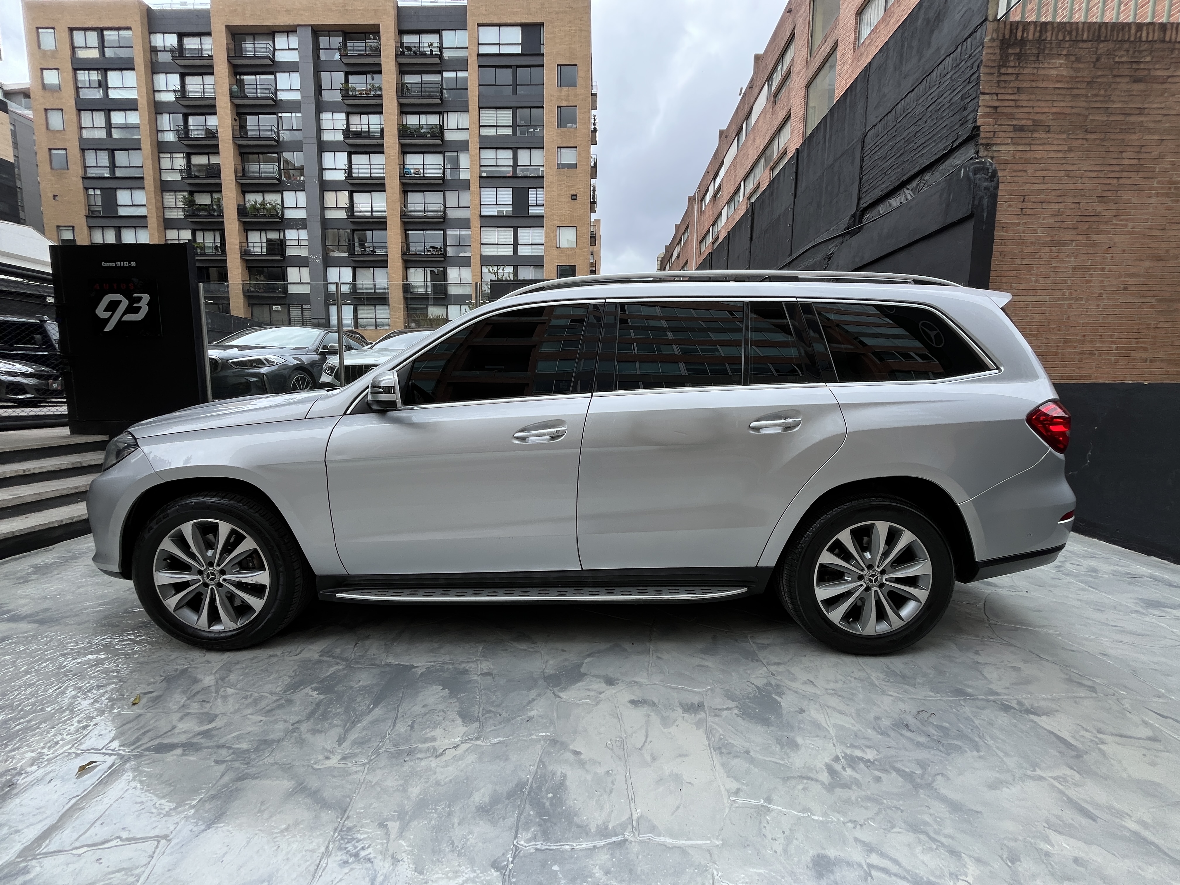 MERCEDES-BENZ GLS500 2019