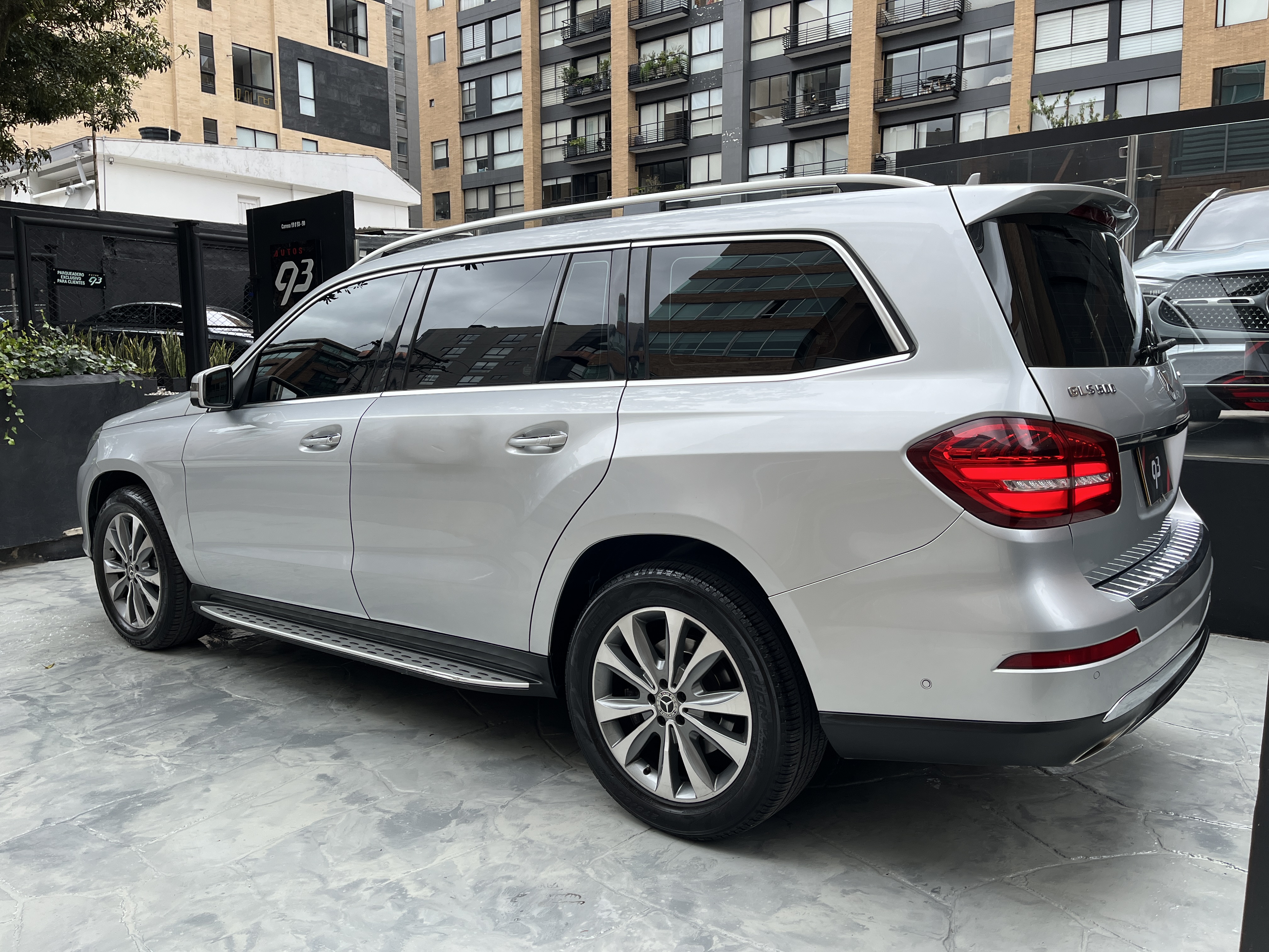 MERCEDES-BENZ GLS500 2019