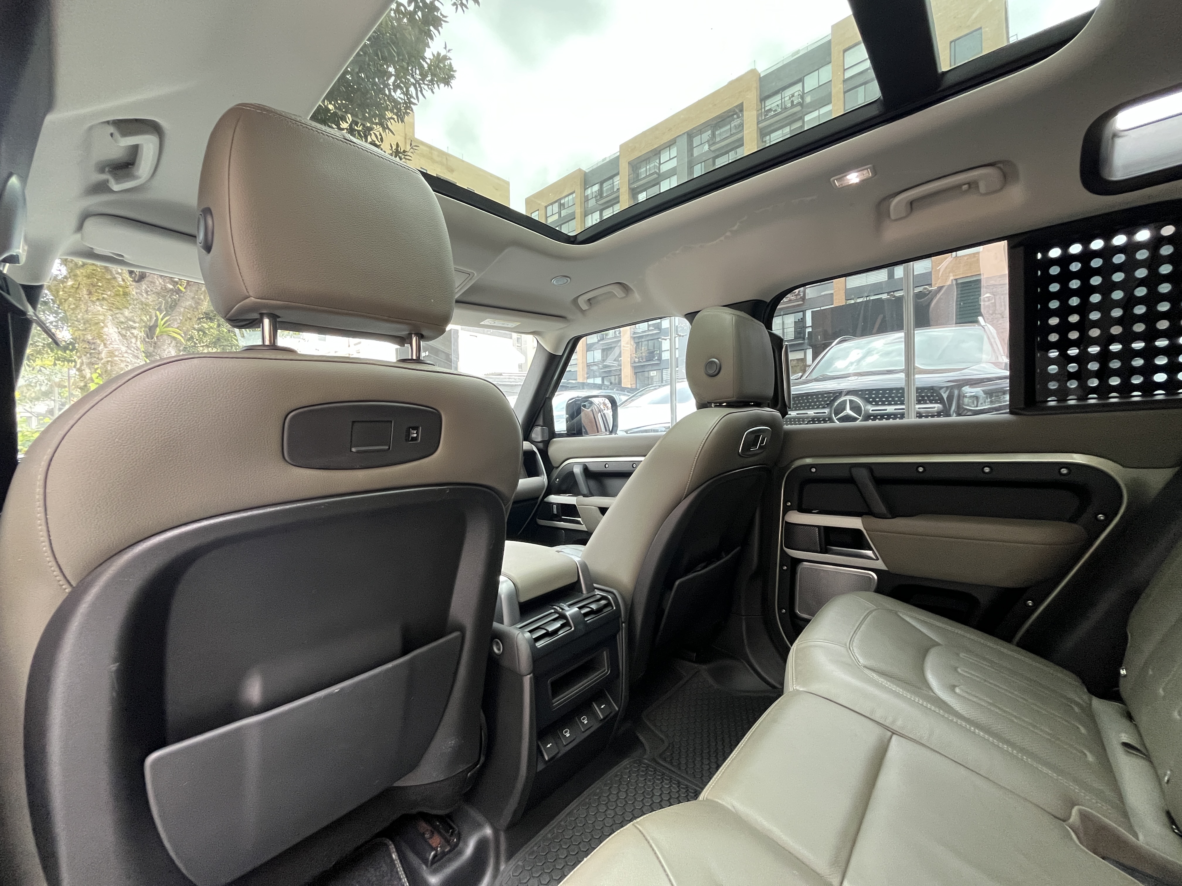 LAND ROVER DEFENDER FIRST EDITION 2021