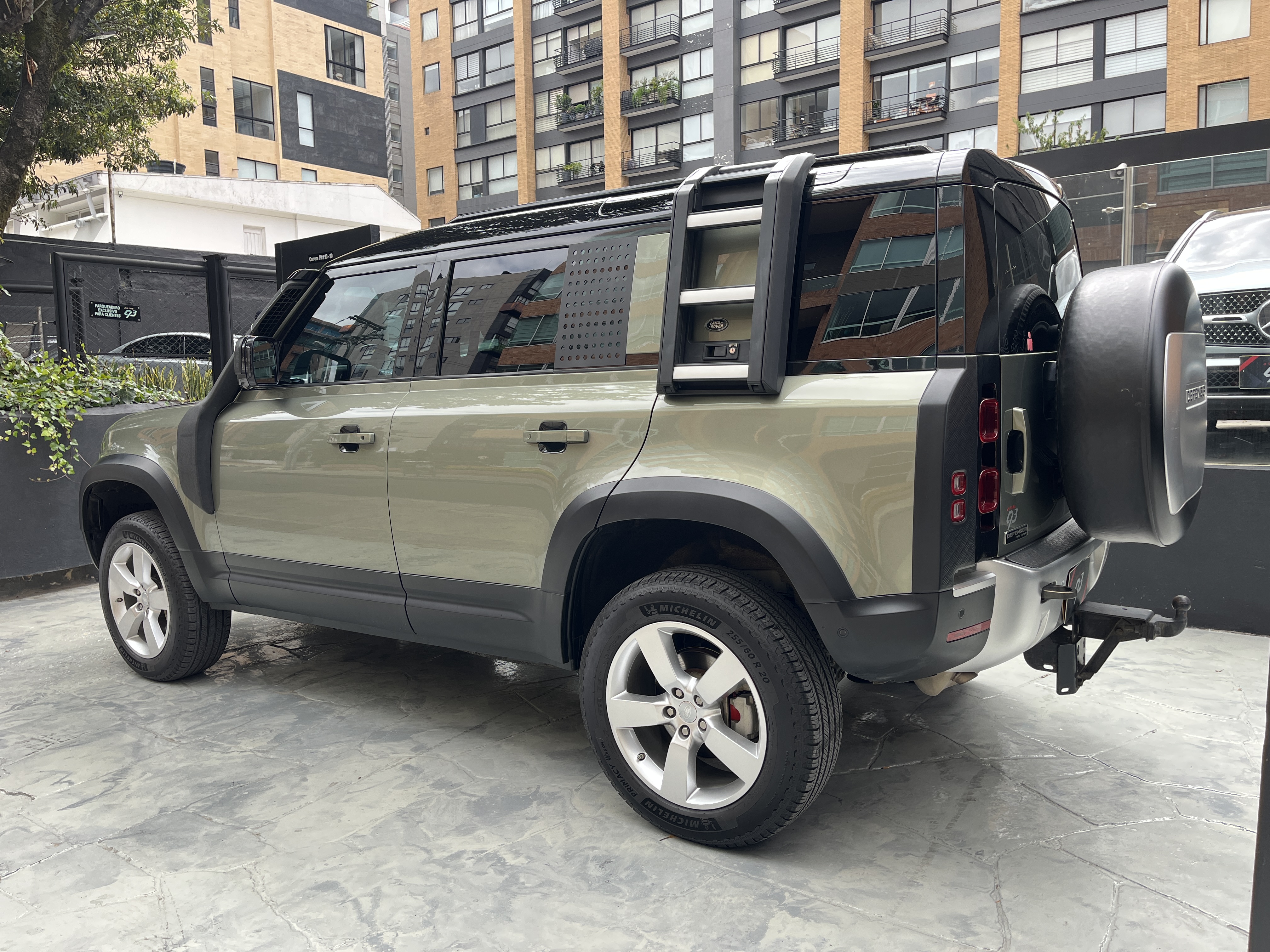 LAND ROVER DEFENDER FIRST EDITION 2021