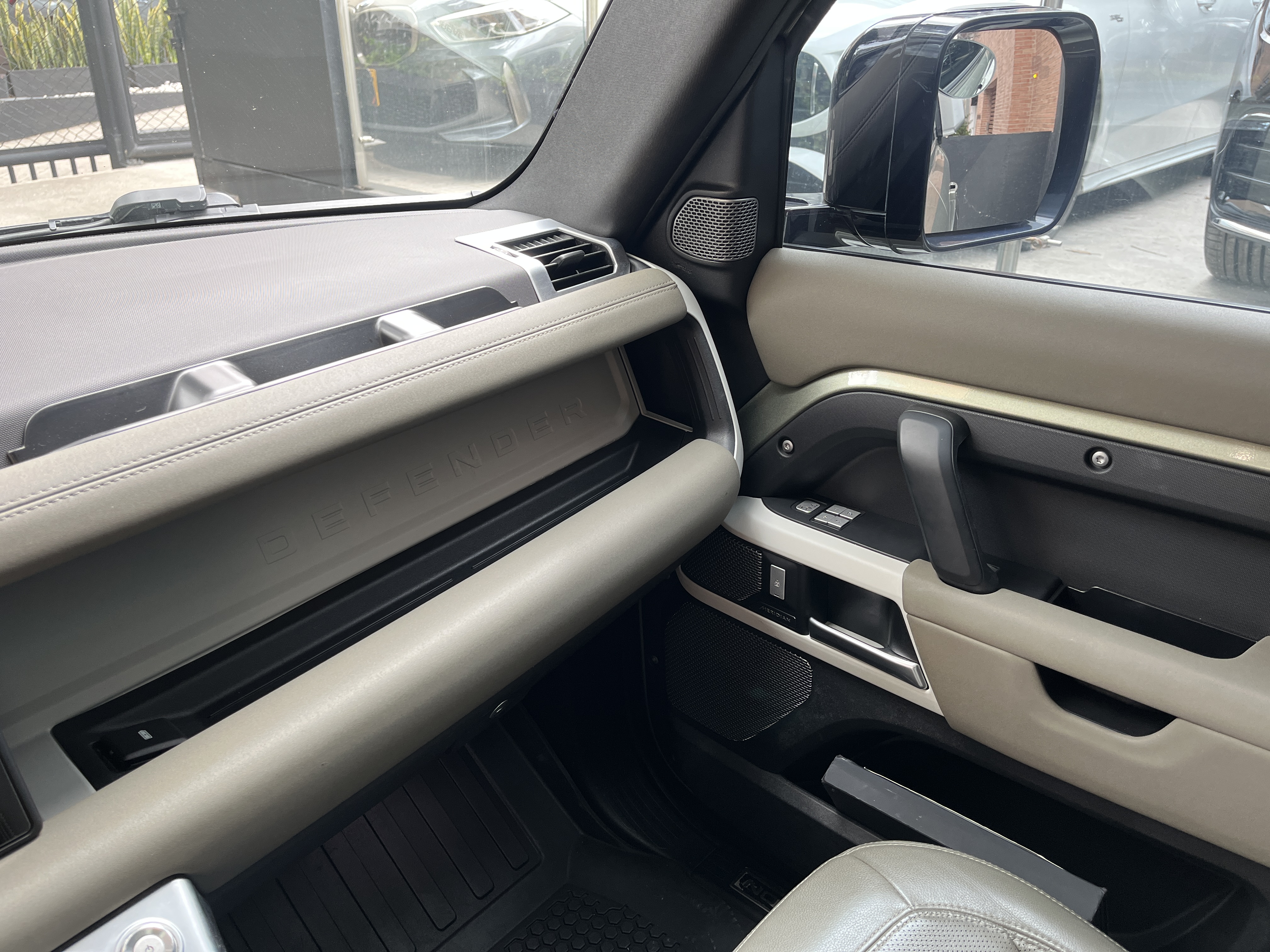 LAND ROVER DEFENDER FIRST EDITION 2021