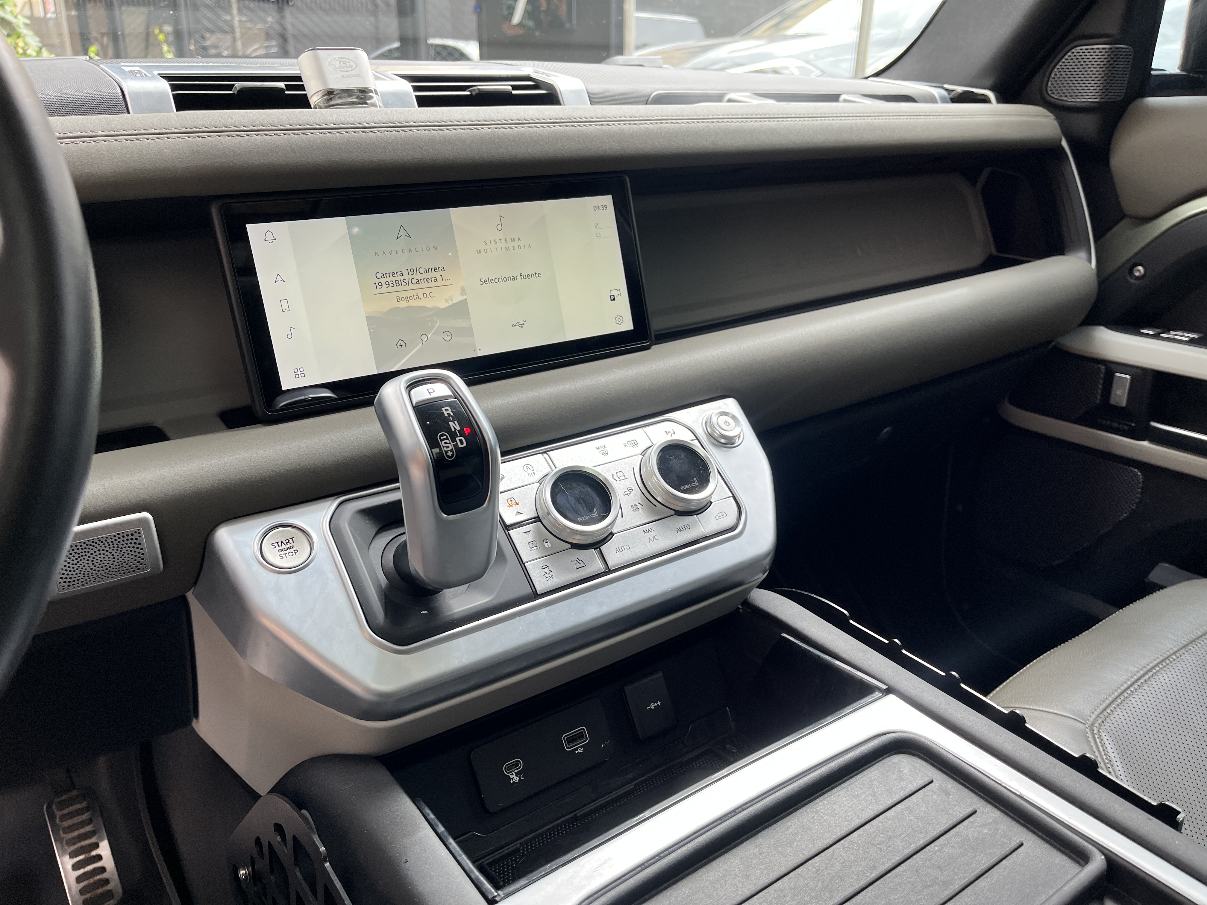 LAND ROVER DEFENDER FIRST EDITION 2021