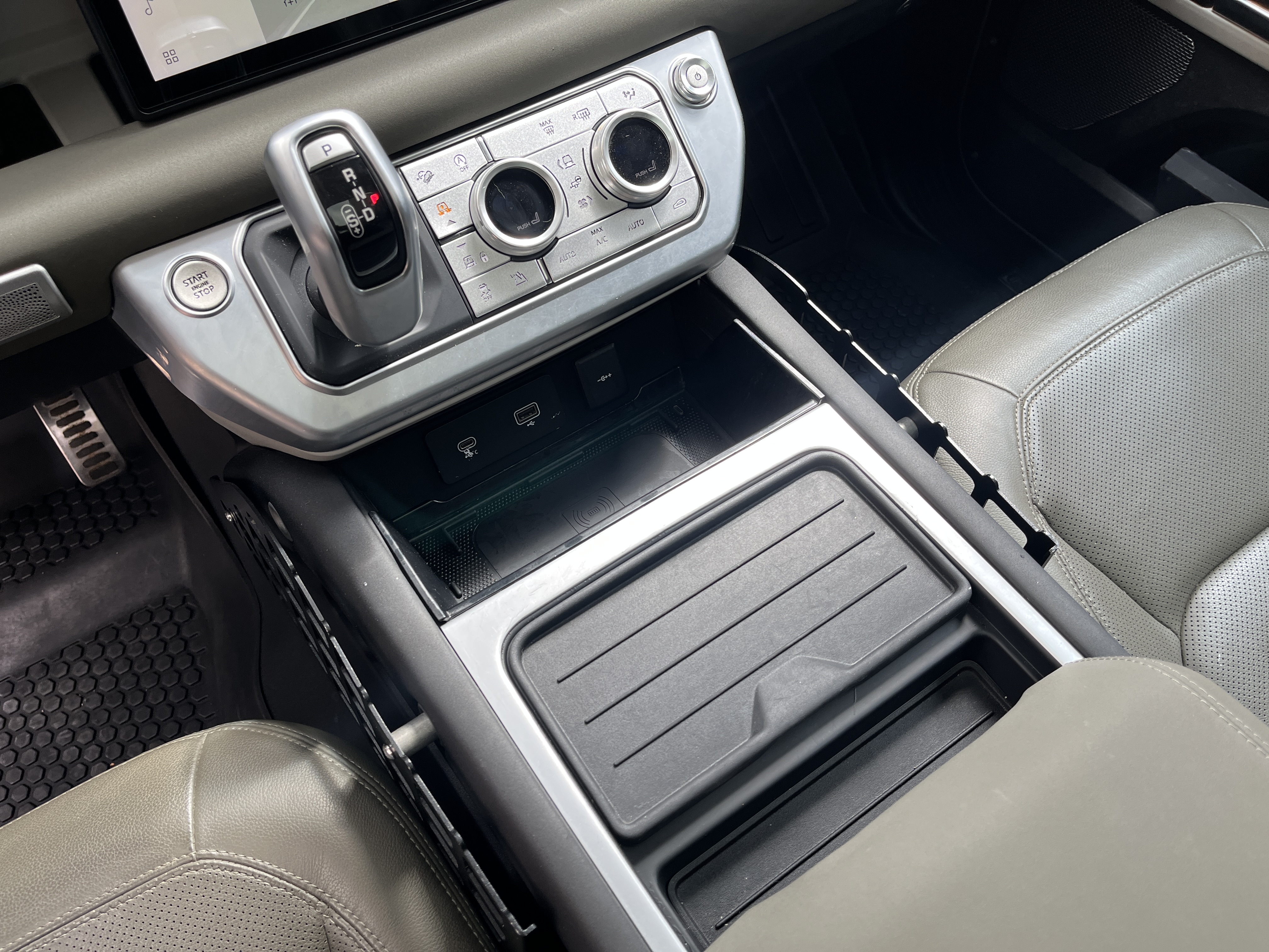 LAND ROVER DEFENDER FIRST EDITION 2021