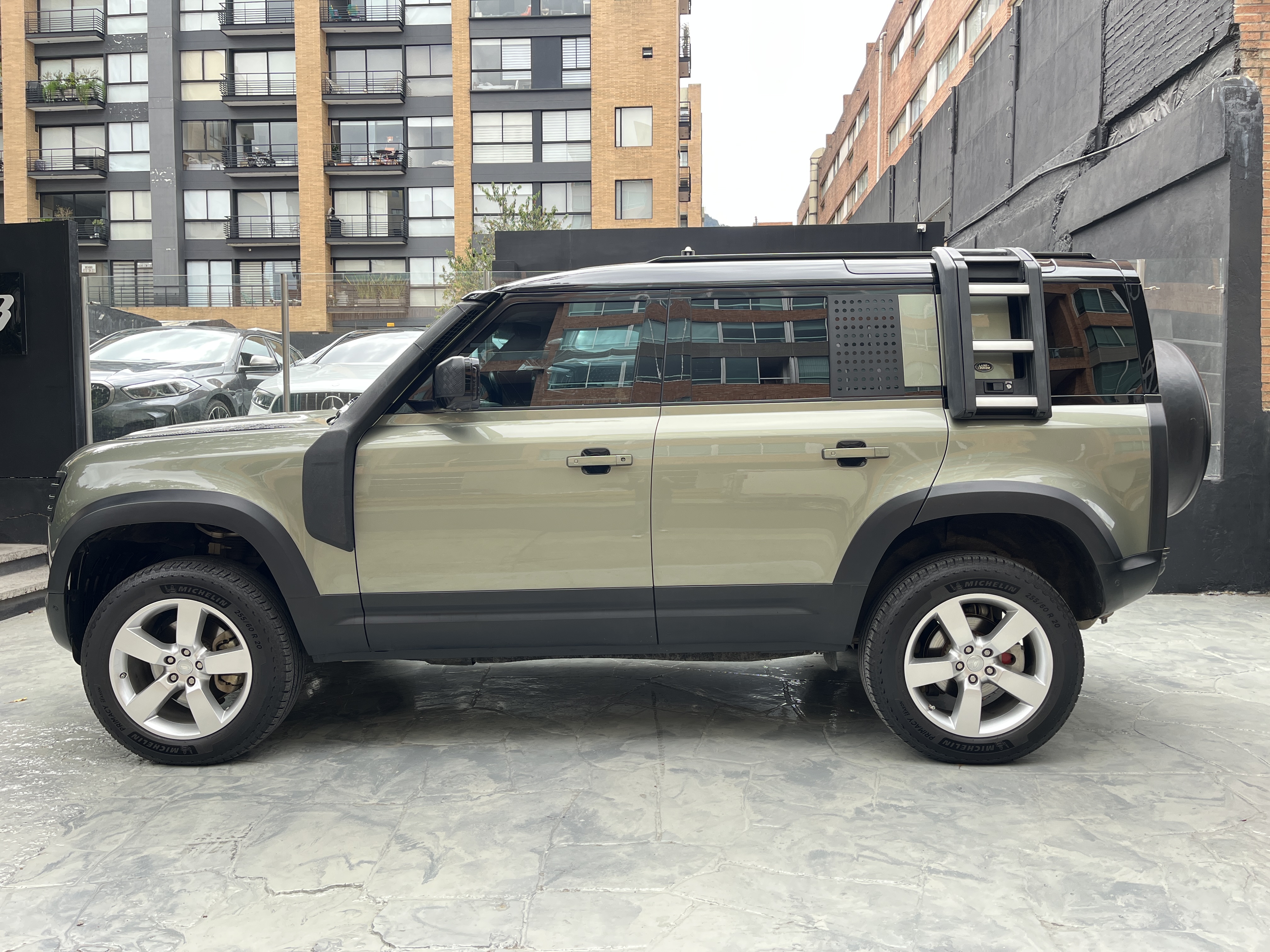 LAND ROVER DEFENDER FIRST EDITION 2021