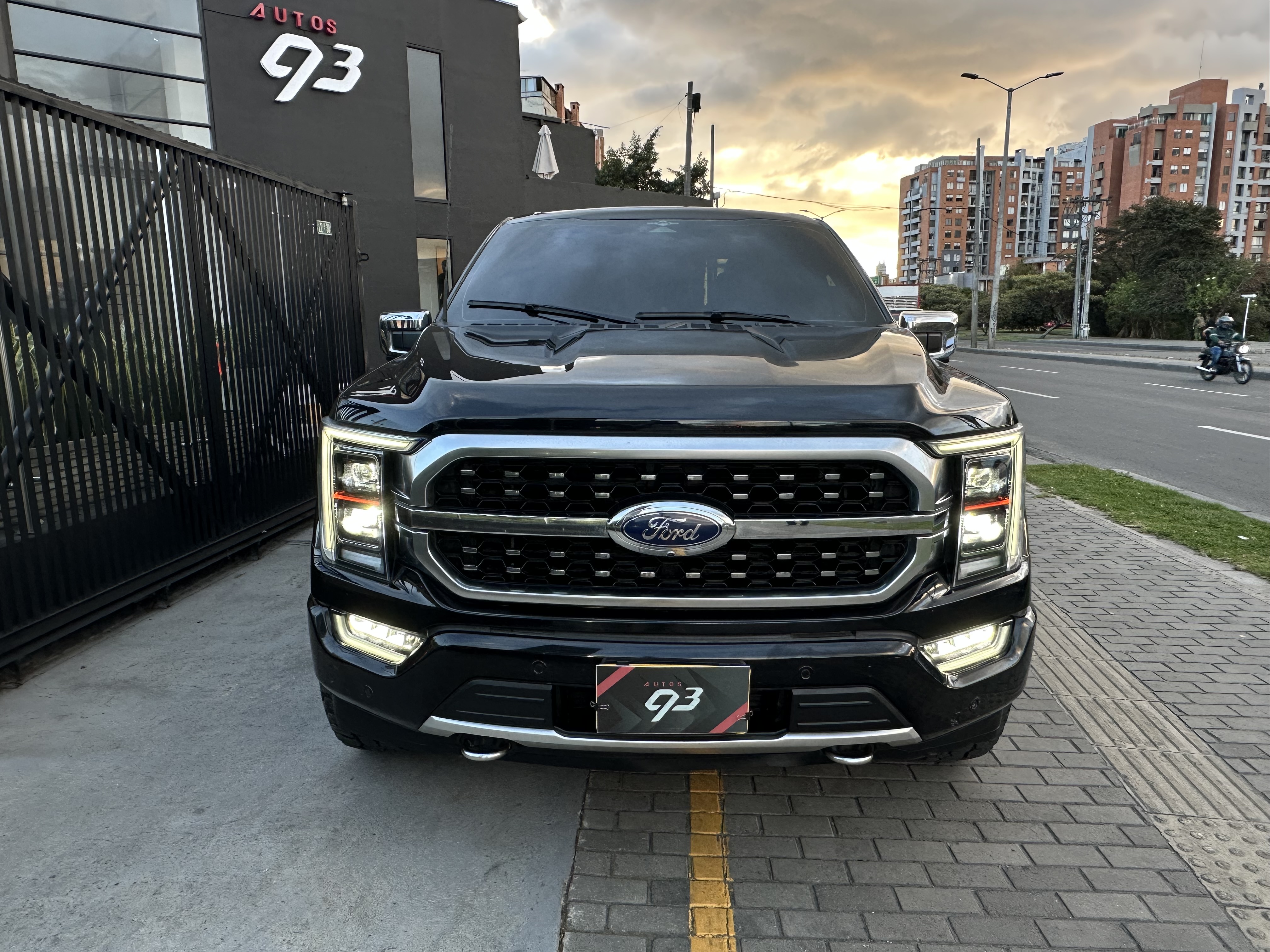 FORD F150 PLATINUM 2023