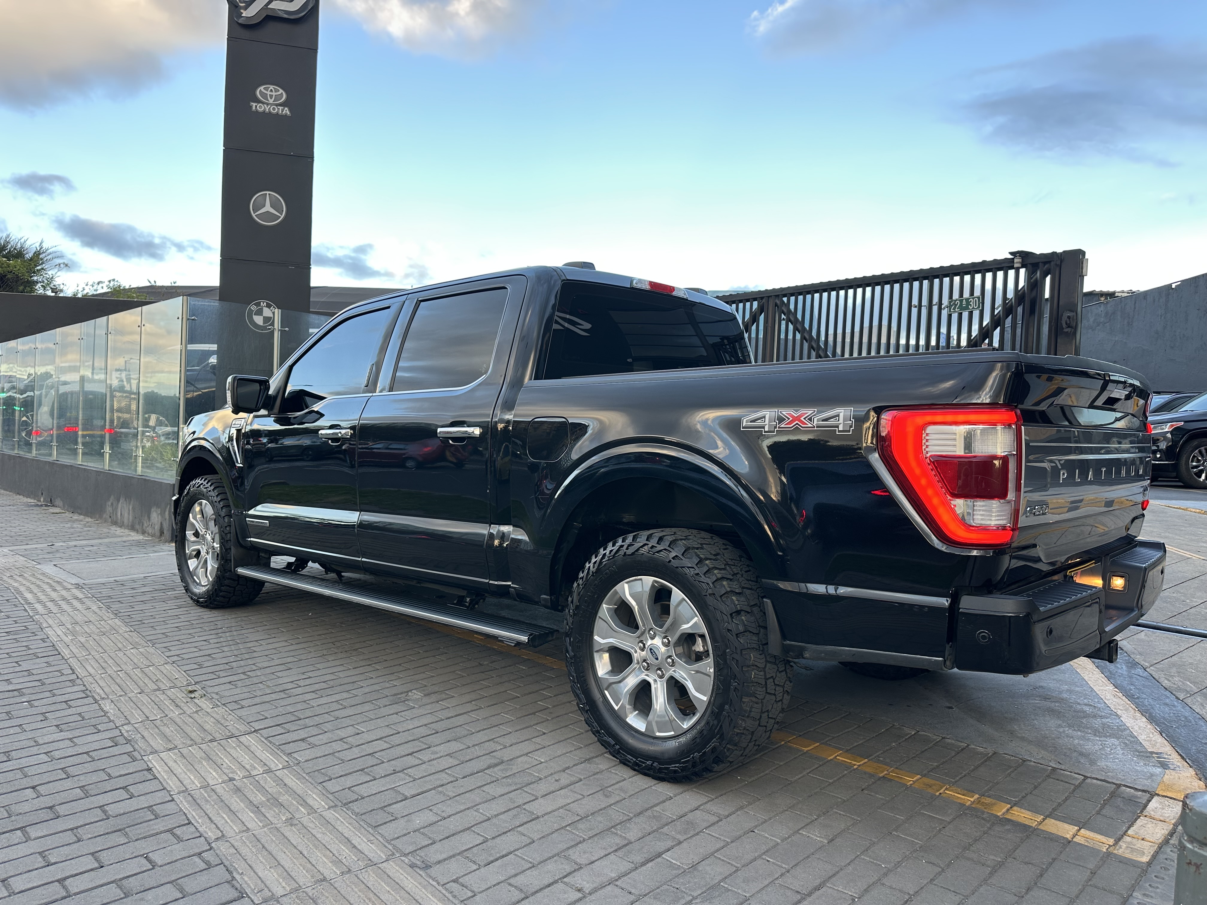 FORD F150 PLATINUM 2023