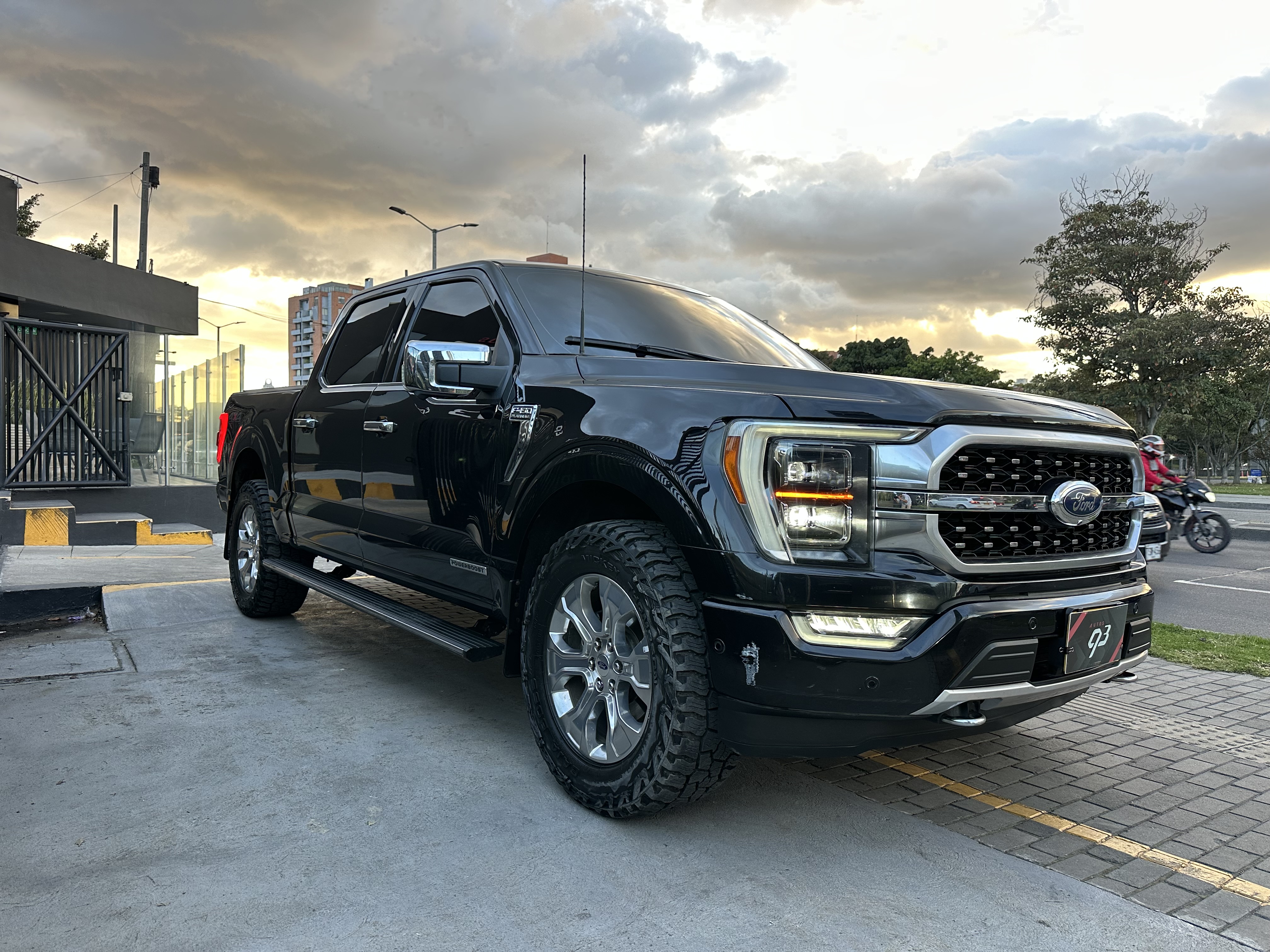 FORD F150 PLATINUM 2023
