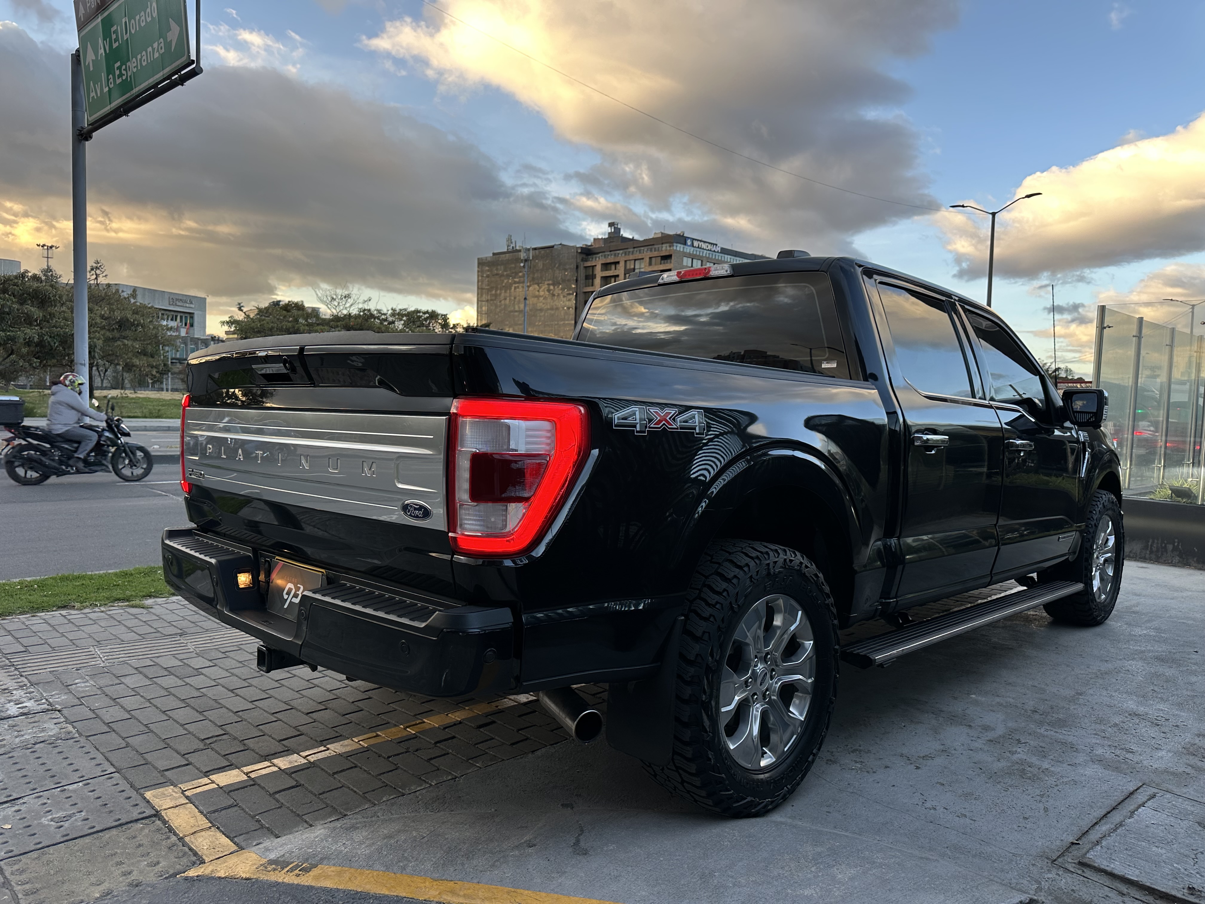 FORD F150 PLATINUM 2023