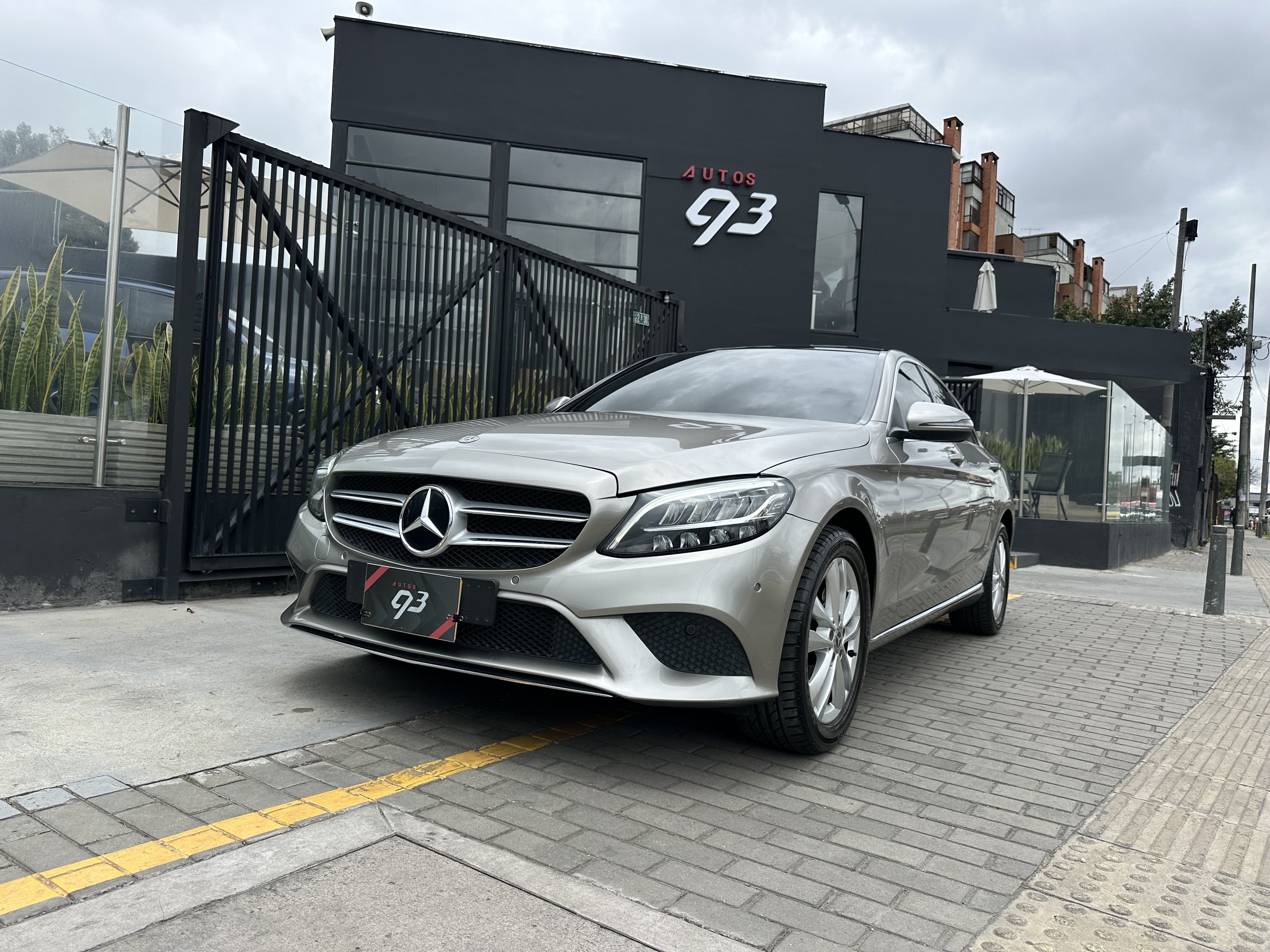 MERCEDES-BENZ C200 SEDAN 2020