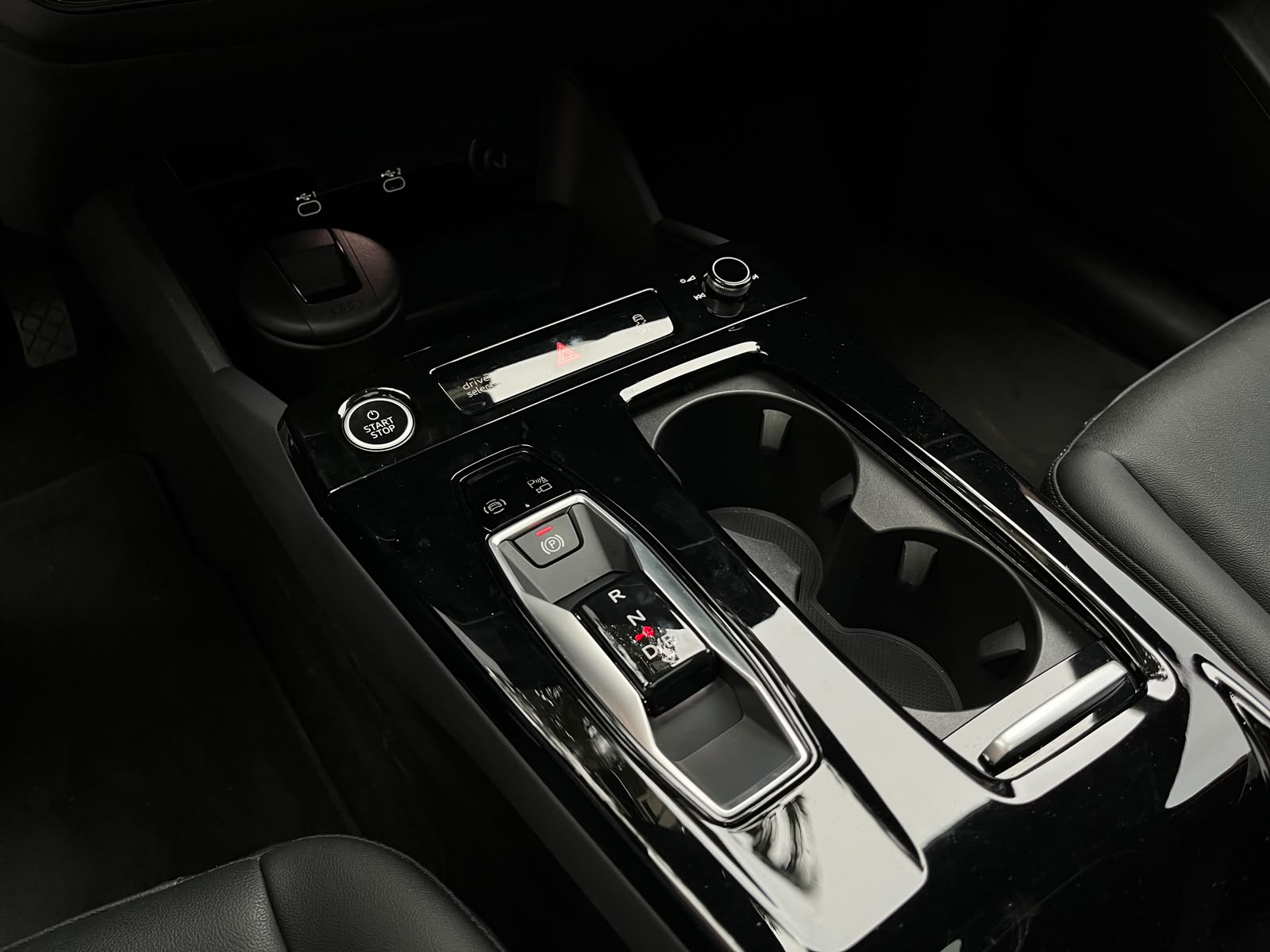 AUDI Q6 E-TRON 2025