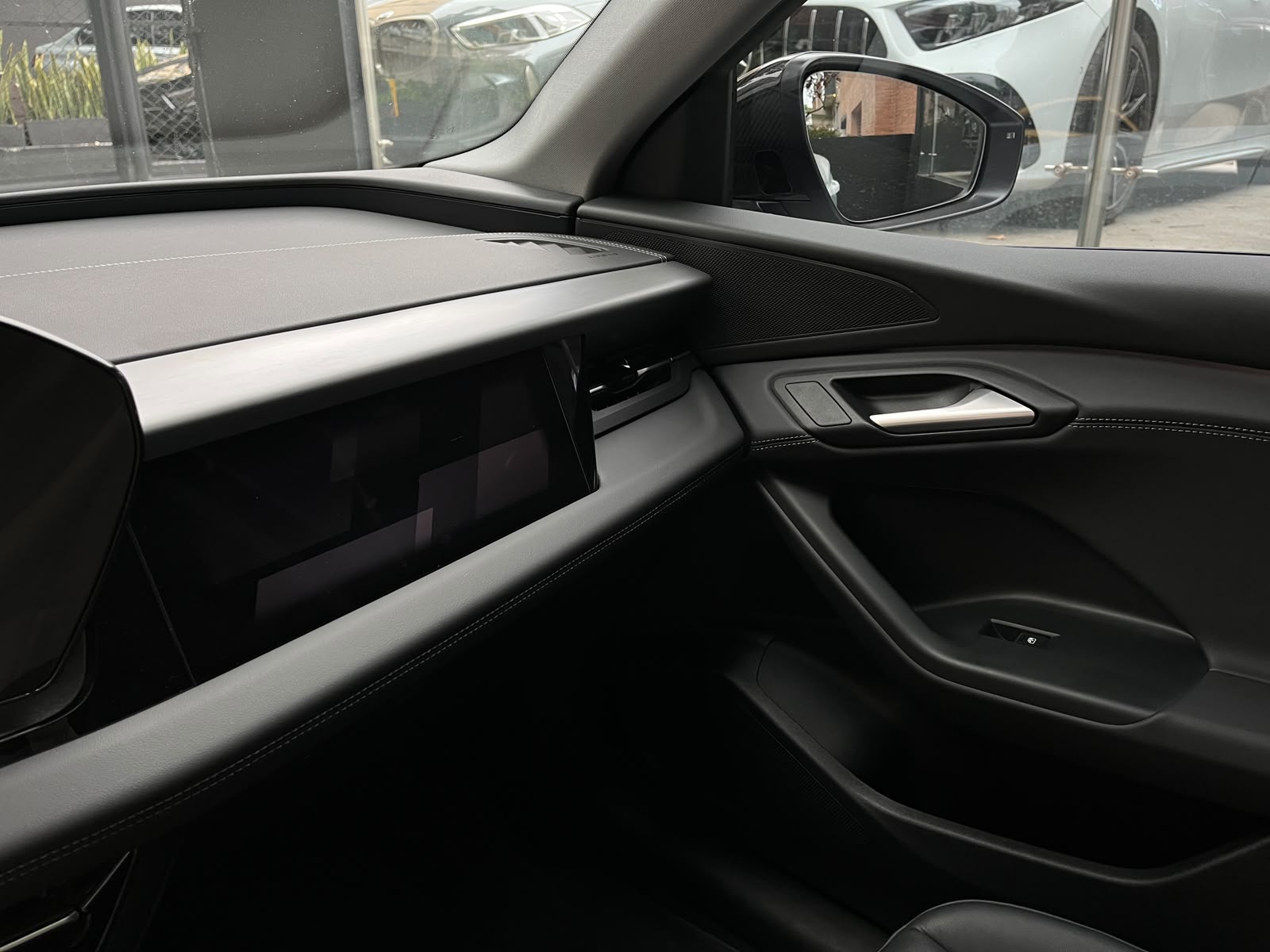 AUDI Q6 E-TRON 2025