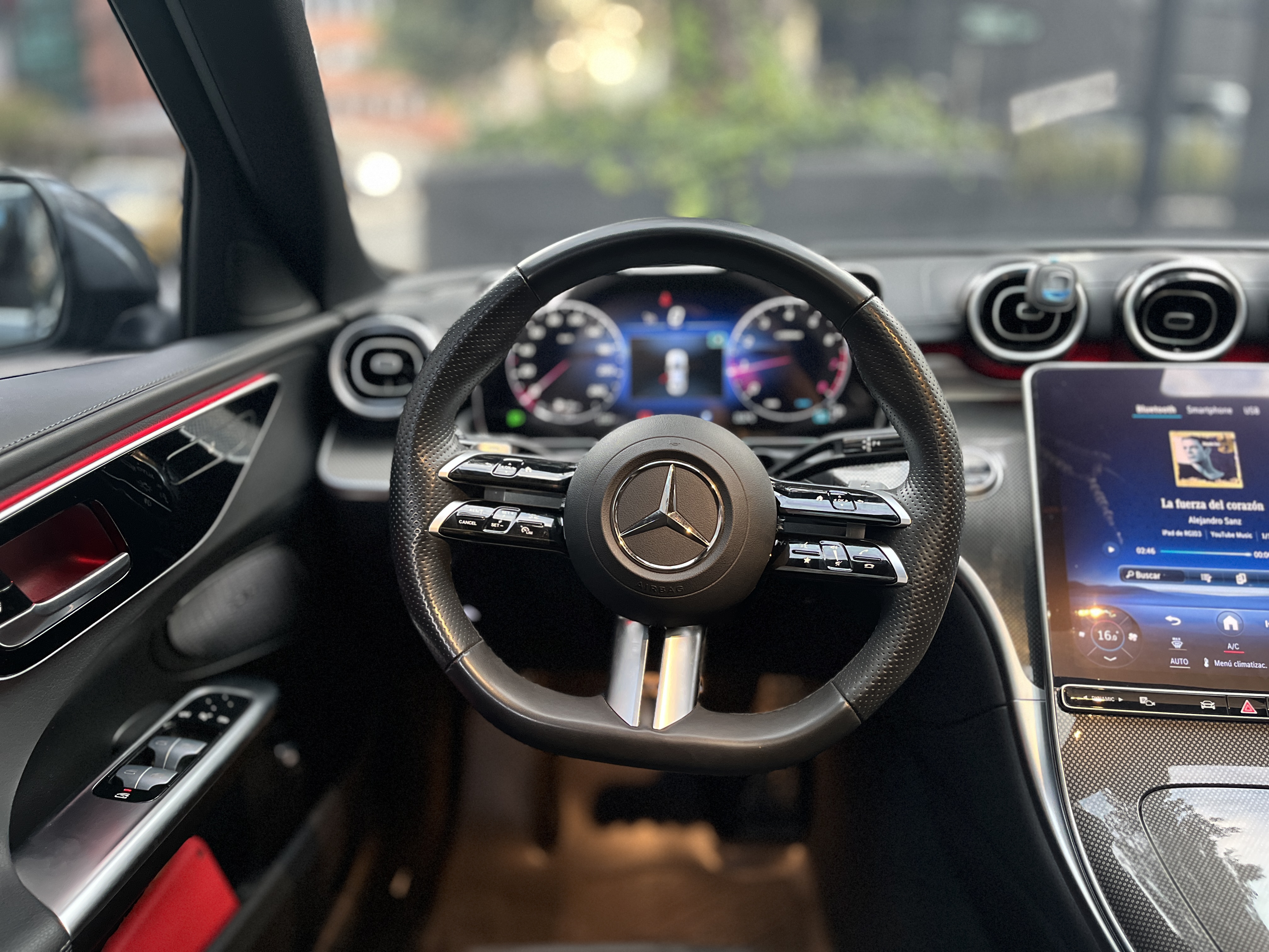 MERCEDES-BENZ C200 2025