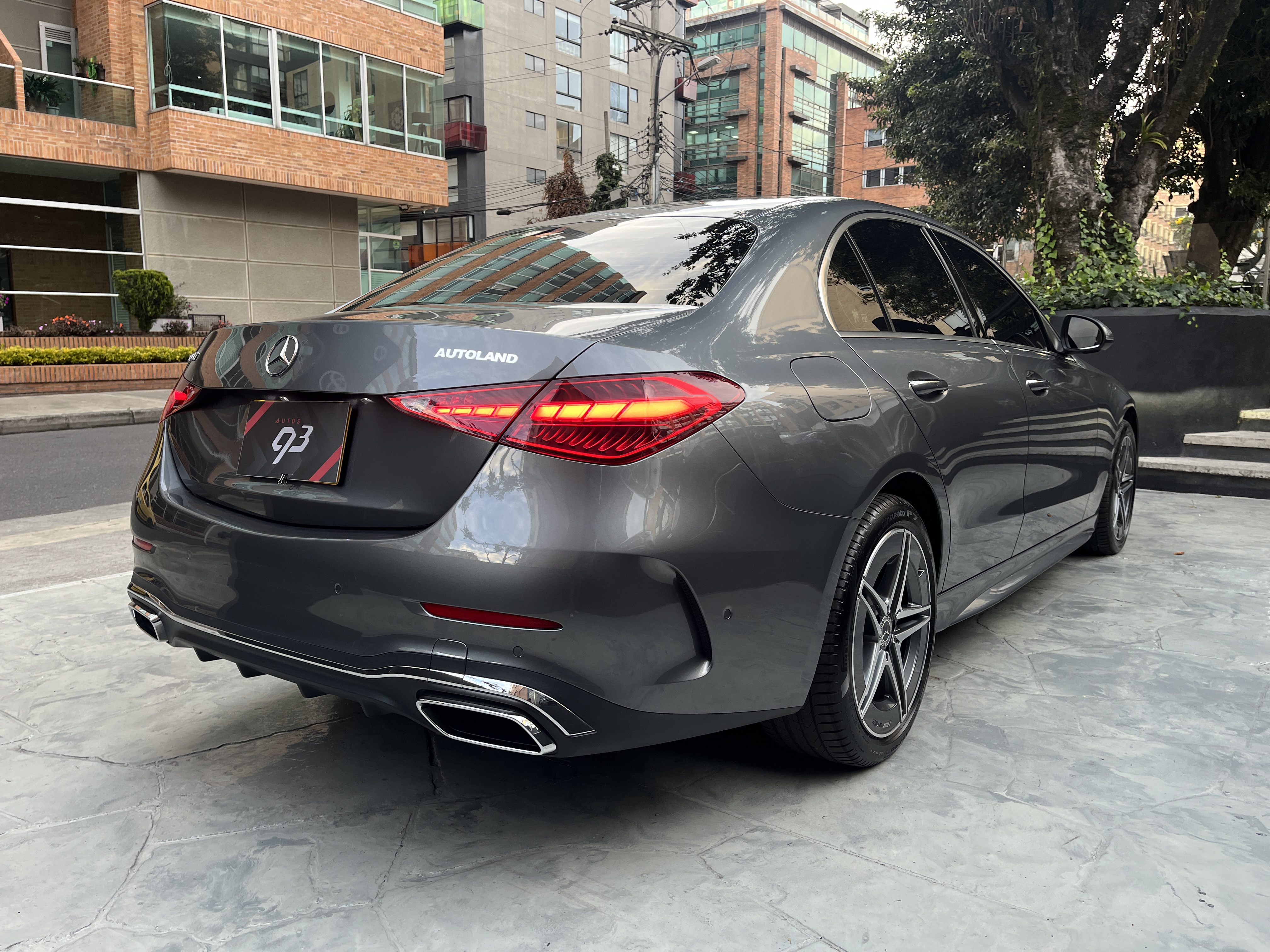 MERCEDES-BENZ C200 2025